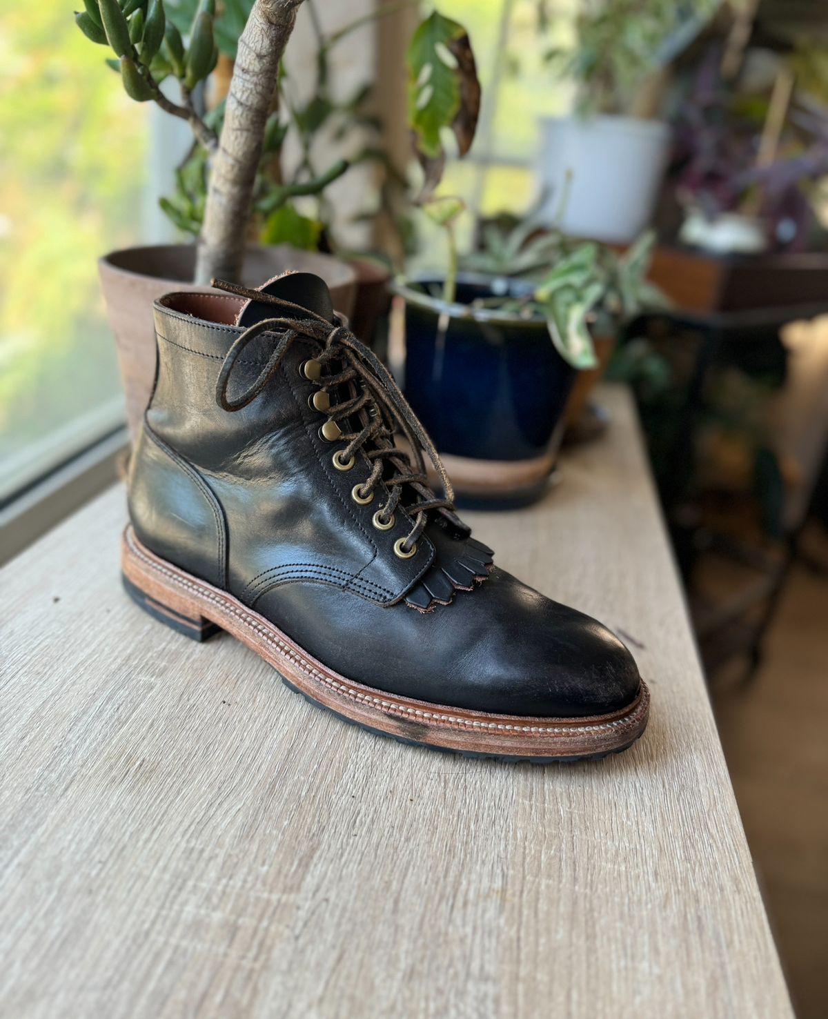 Photo by ham_boy00 on August 30, 2024 of the Grant Stone Diesel Boot in Horween Black Chromexcel.