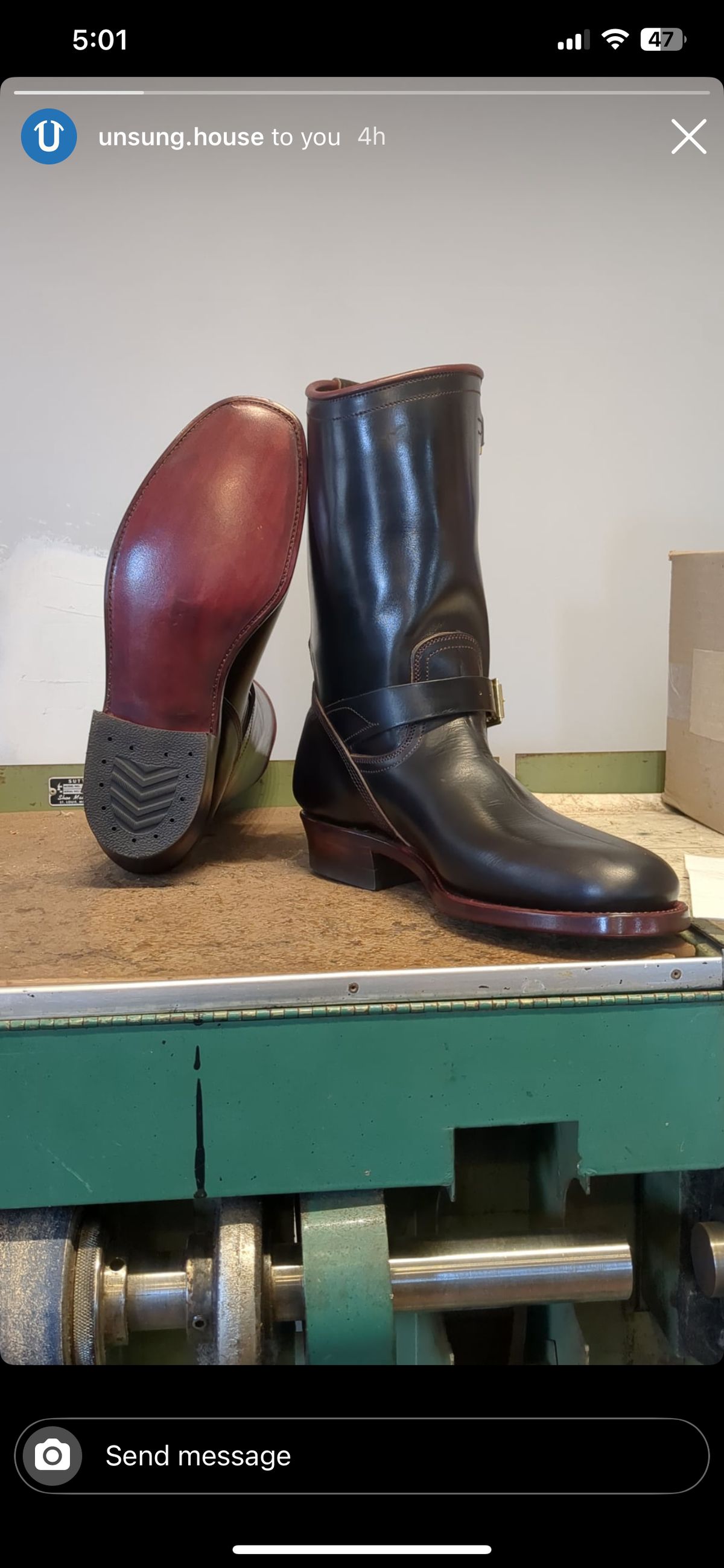 Photo by nathanjcreel on December 27, 2024 of the Unsung U 22-2 Engineer Boot in Horween Burgundy Workshoe Butt Overdyed Black.