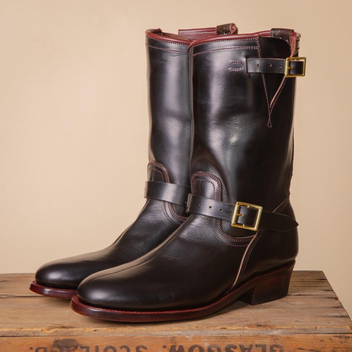 Photo by nathanjcreel on January 4, 2025 of the Unsung U 22-2 Engineer Boot in Horween Burgundy Workshoe Butt Overdyed Black.