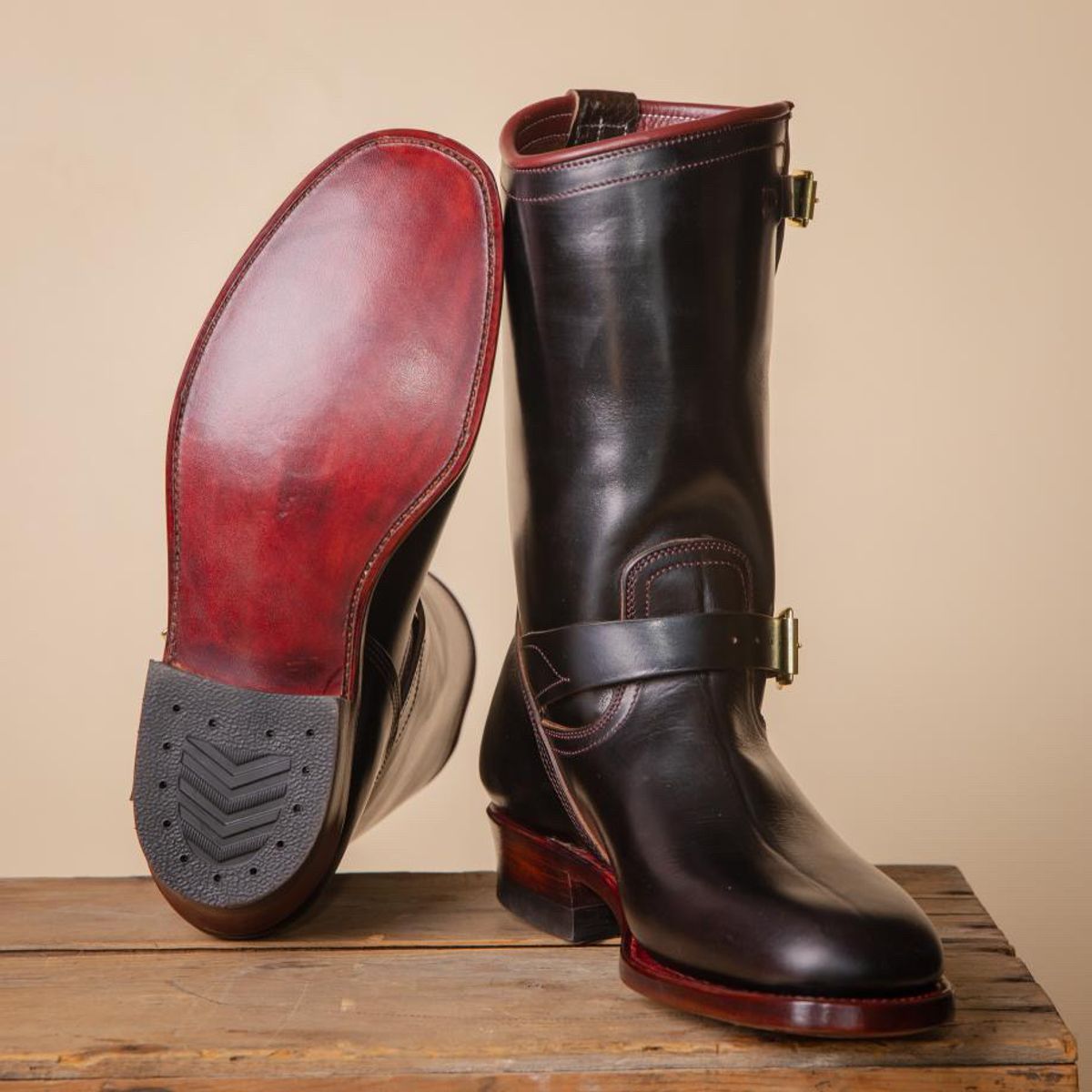 Photo by nathanjcreel on January 4, 2025 of the Unsung U 22-2 Engineer Boot in Horween Burgundy Workshoe Butt Overdyed Black.