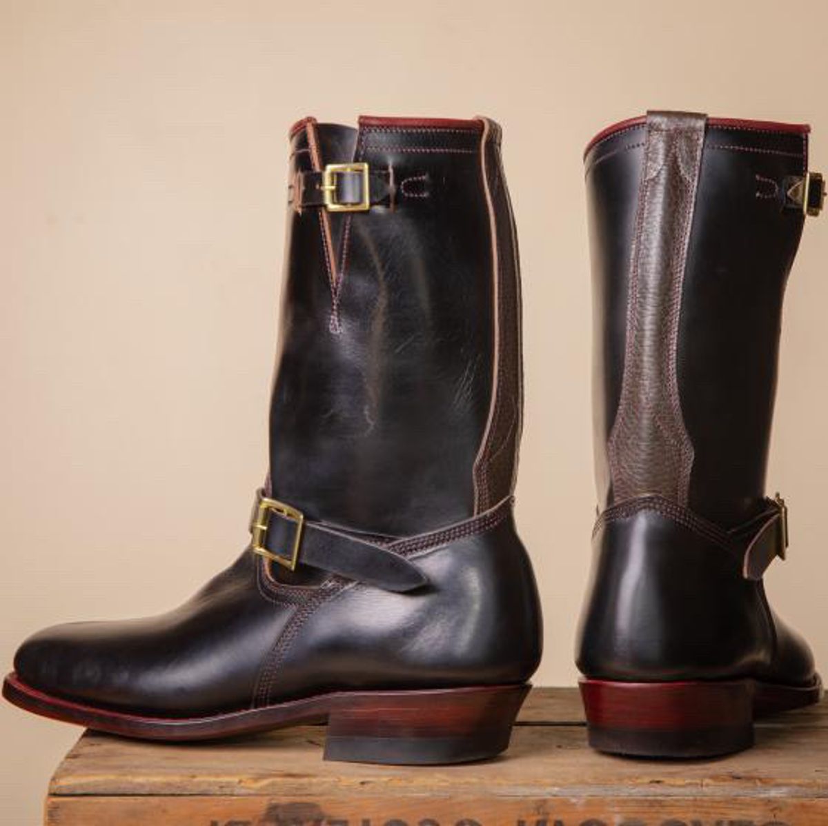 Photo by nathanjcreel on January 4, 2025 of the Unsung U 22-2 Engineer Boot in Horween Burgundy Workshoe Butt Overdyed Black.