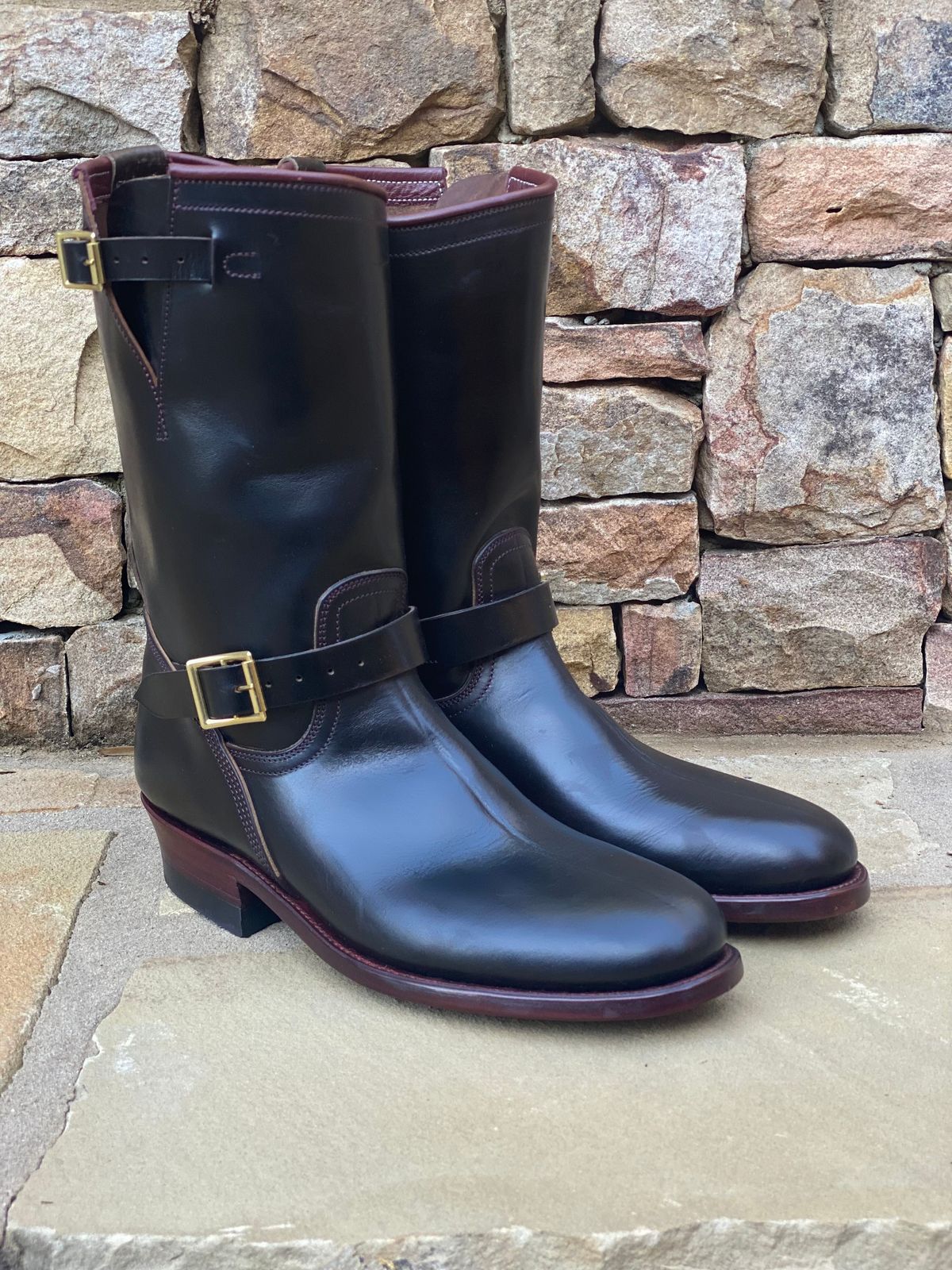 Photo by nathanjcreel on February 4, 2025 of the Unsung U 22-2 Engineer Boot in Horween Burgundy Workshoe Butt Overdyed Black.