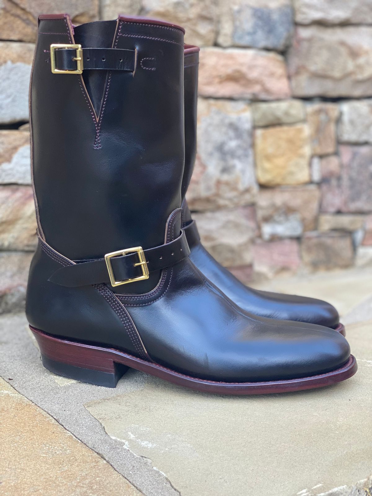 Photo by nathanjcreel on February 4, 2025 of the Unsung U 22-2 Engineer Boot in Horween Burgundy Workshoe Butt Overdyed Black.
