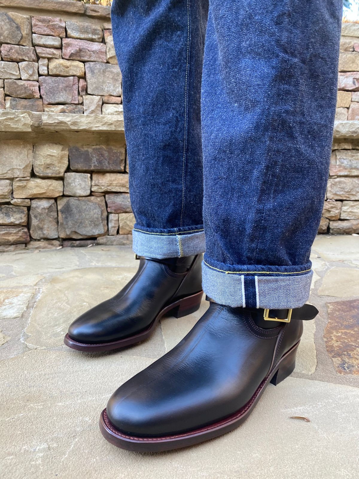 Photo by nathanjcreel on February 4, 2025 of the Unsung U 22-2 Engineer Boot in Horween Burgundy Workshoe Butt Overdyed Black.
