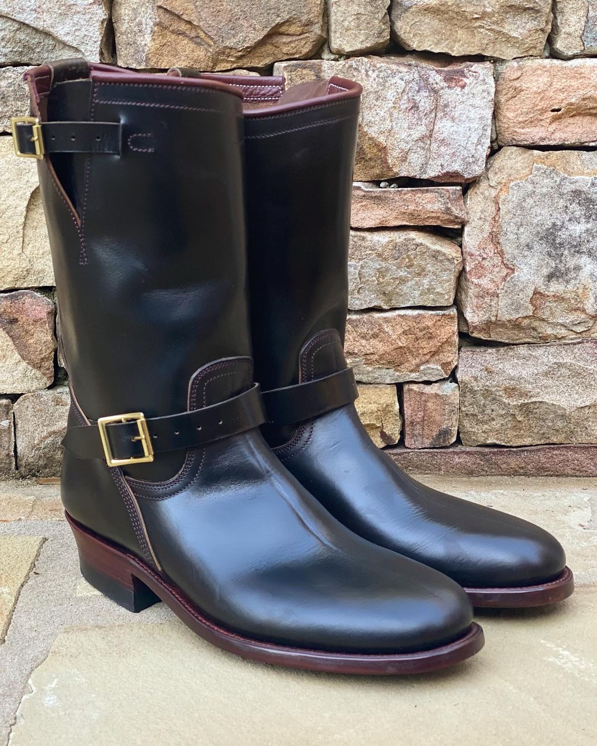 Photo by nathanjcreel on February 4, 2025 of the Unsung U 22-2 Engineer Boot in Horween Burgundy Workshoe Butt Overdyed Black.