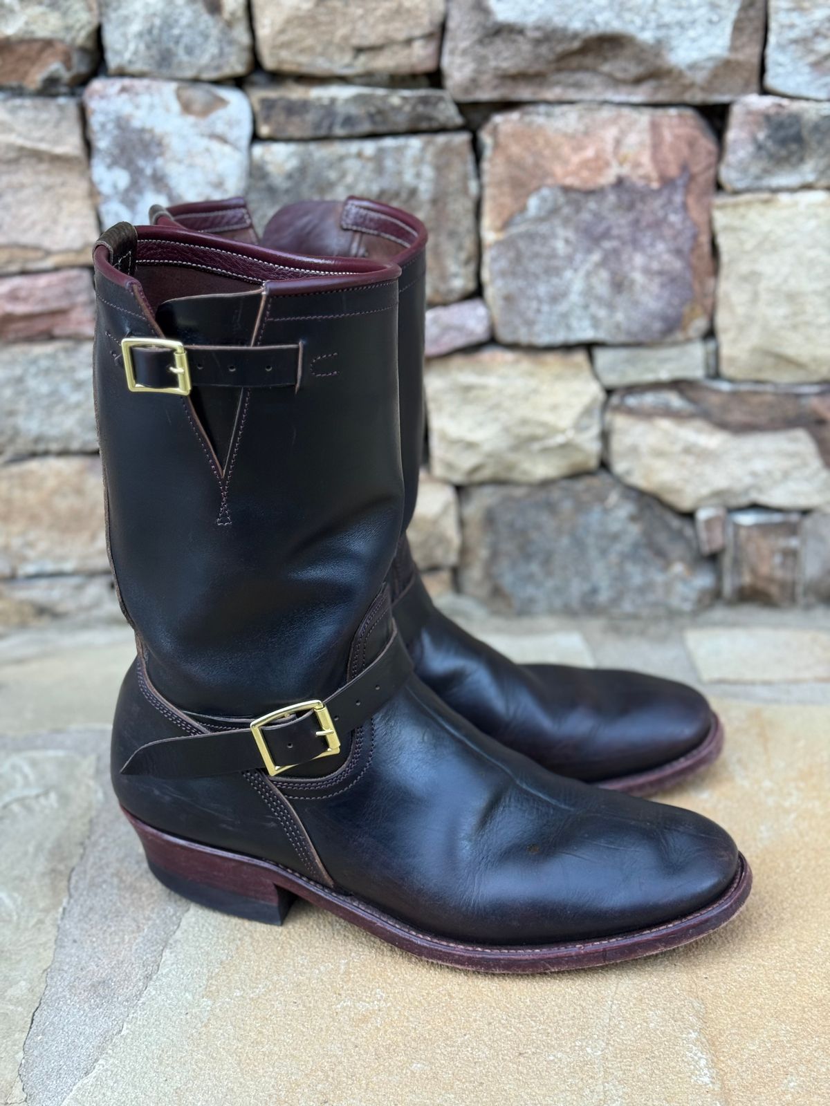 Photo by nathanjcreel on October 1, 2025 of the Unsung U 22-2 Engineer Boot in Horween Burgundy Workshoe Butt Overdyed Black.