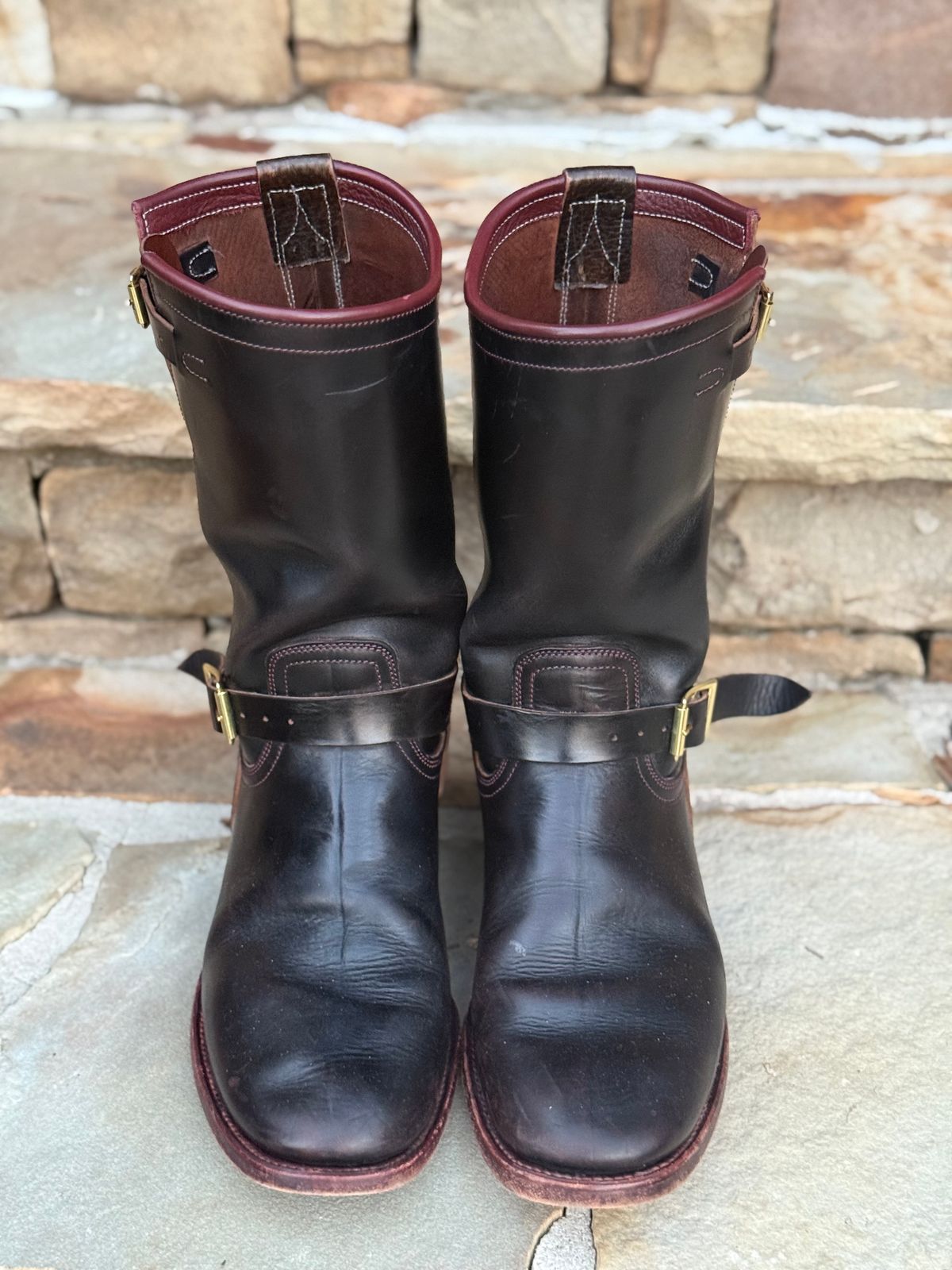Photo by nathanjcreel on November 4, 2025 of the Unsung U 22-2 Engineer Boot in Horween Burgundy Workshoe Butt Overdyed Black.