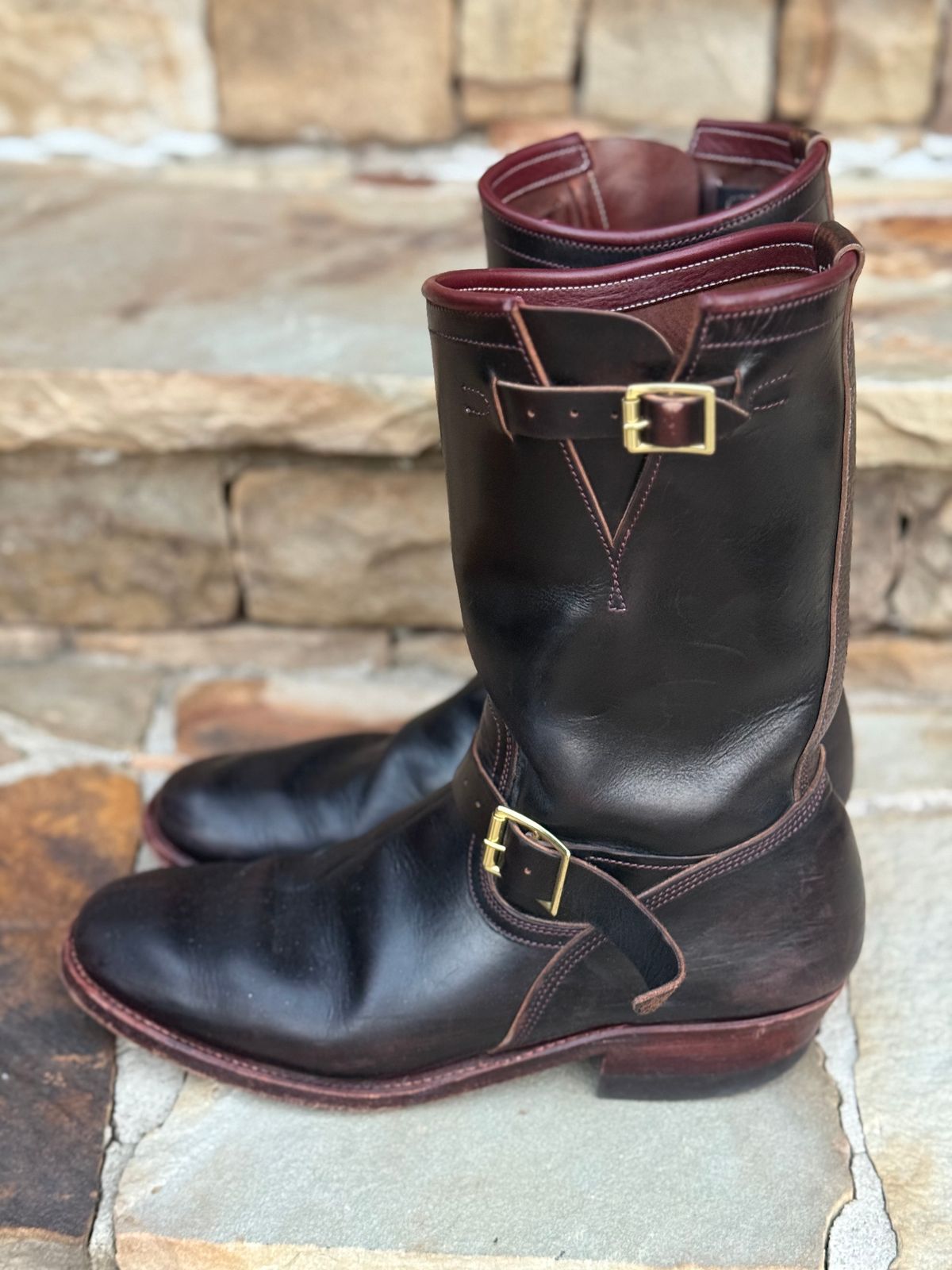 Photo by nathanjcreel on November 4, 2025 of the Unsung U 22-2 Engineer Boot in Horween Burgundy Workshoe Butt Overdyed Black.