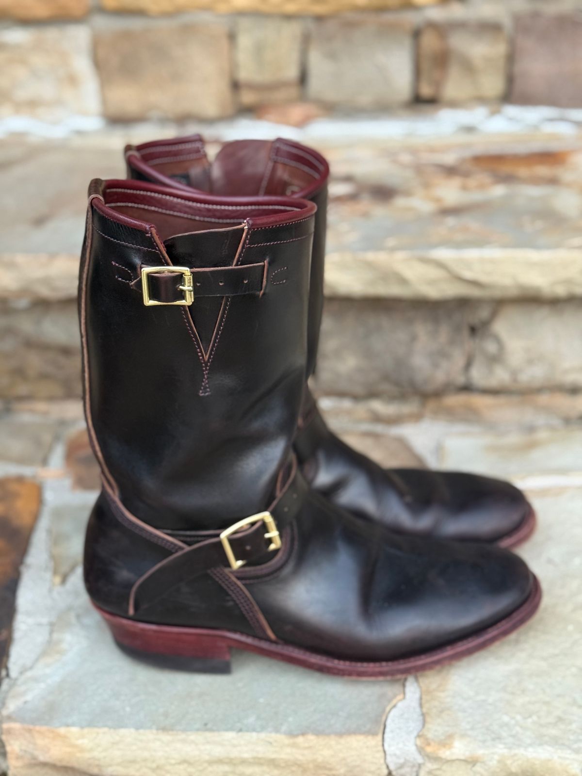 Photo by nathanjcreel on November 4, 2025 of the Unsung U 22-2 Engineer Boot in Horween Burgundy Workshoe Butt Overdyed Black.