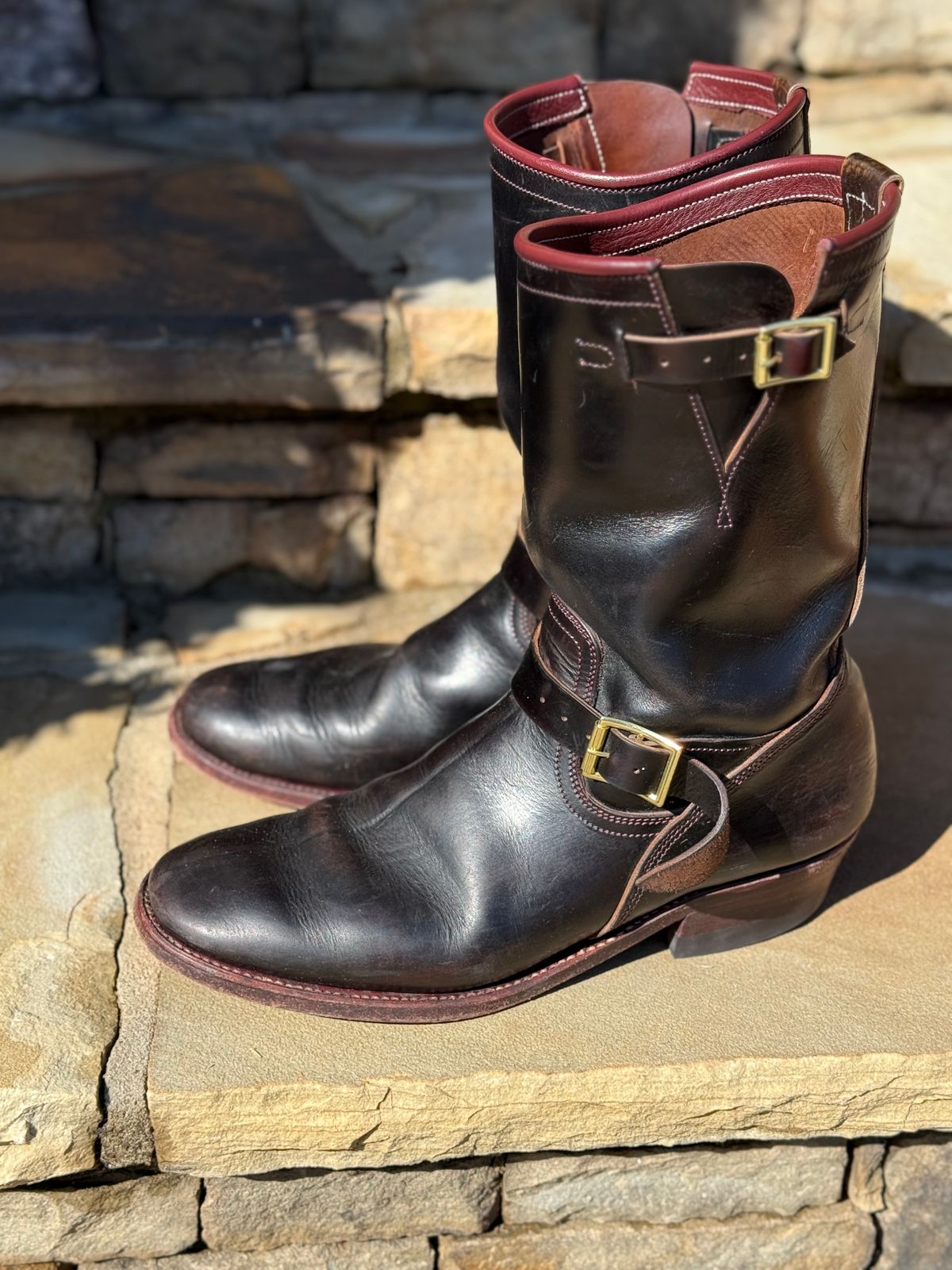 Photo by nathanjcreel on February 1, 2026 of the Unsung U 22-2 Engineer Boot in Horween Burgundy Workshoe Butt Overdyed Black.