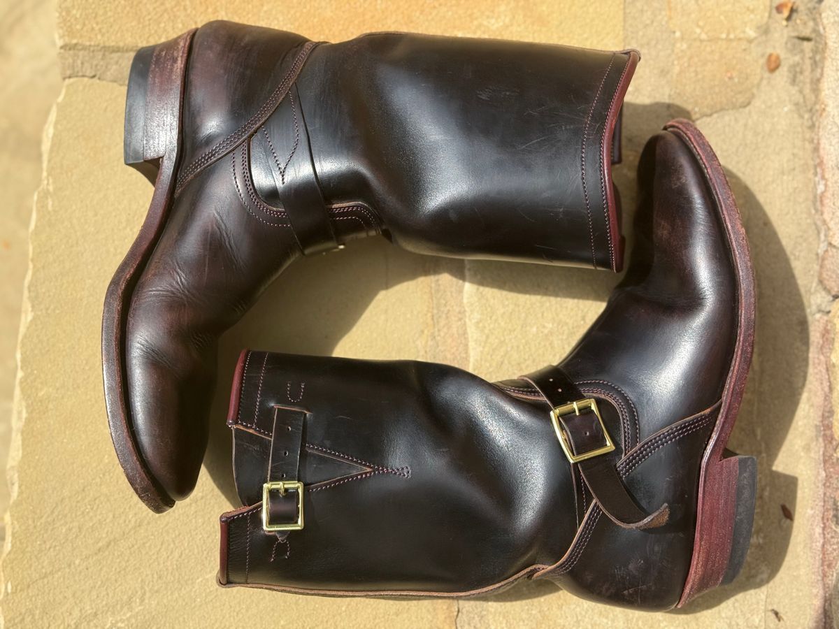 Photo by nathanjcreel on April 1, 2026 of the Unsung U 22-2 Engineer Boot in Horween Burgundy Workshoe Butt Overdyed Black.