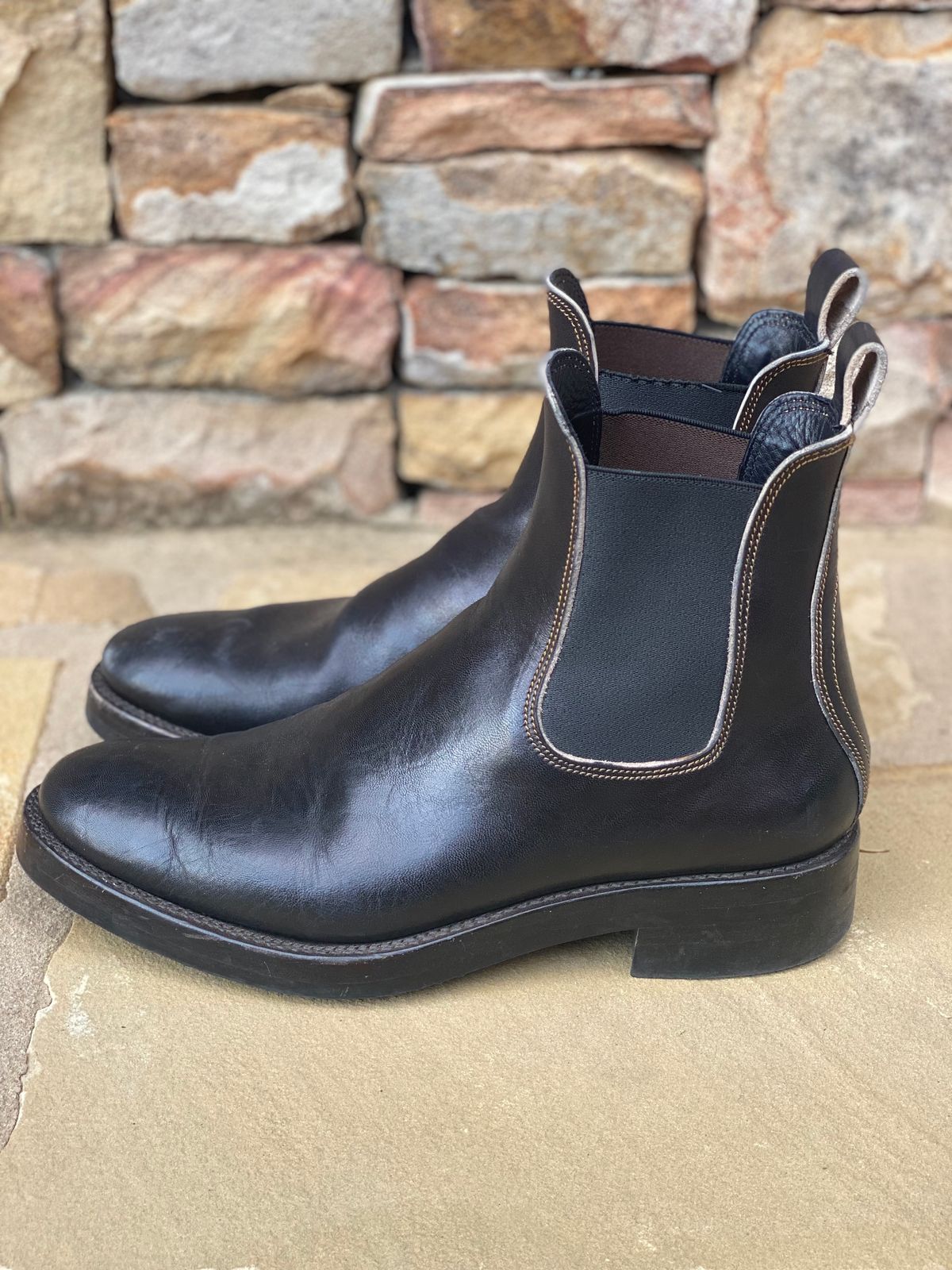 Photo by nathanjcreel on November 2, 2024 of the Fortis Boots Wholecut Chelsea in Maryam Horsebutt Grigio Light Natural Overdyed Black.