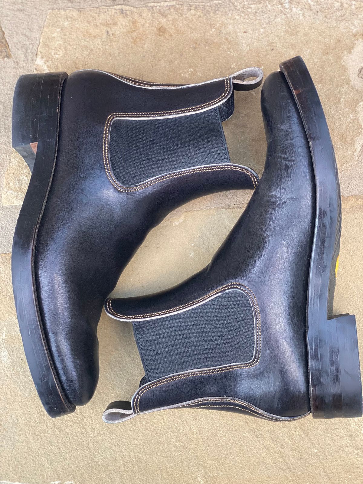 Photo by nathanjcreel on November 2, 2024 of the Fortis Boots Wholecut Chelsea in Maryam Horsebutt Grigio Light Natural Overdyed Black.