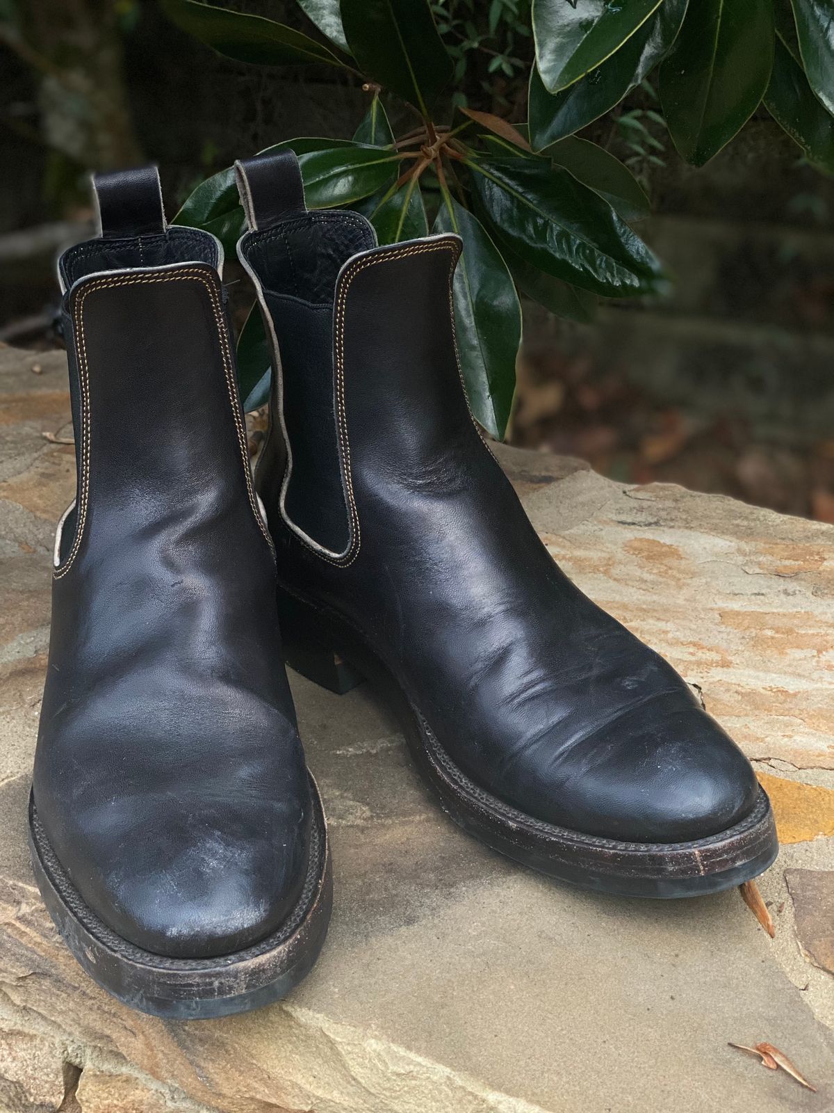 Photo by nathanjcreel on December 5, 2024 of the Fortis Boots Wholecut Chelsea in Maryam Horsebutt Grigio Light Natural Overdyed Black.