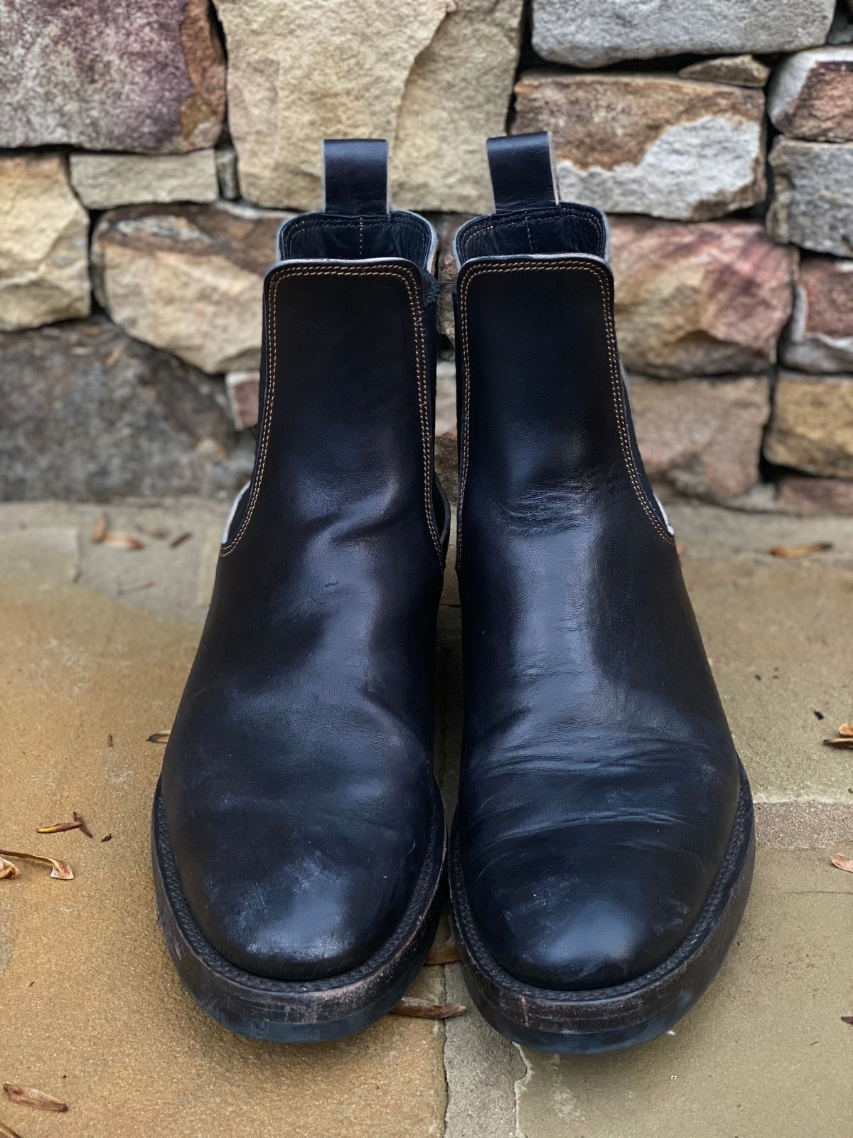 Photo by nathanjcreel on December 5, 2024 of the Fortis Boots Wholecut Chelsea in Maryam Horsebutt Grigio Light Natural Overdyed Black.