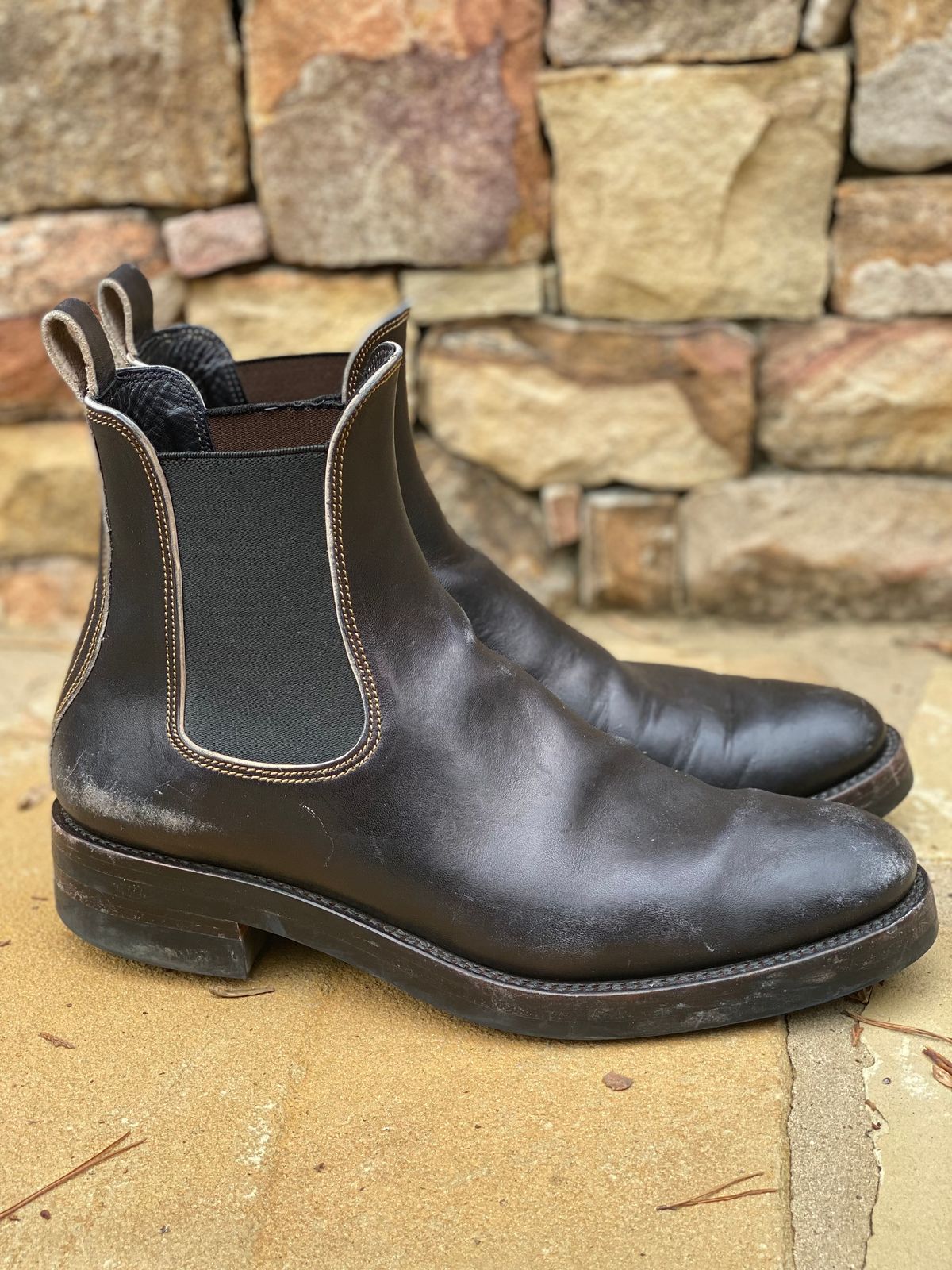 Photo by nathanjcreel on January 5, 2025 of the Fortis Boots Wholecut Chelsea in Maryam Horsebutt Grigio Light Natural Overdyed Black.