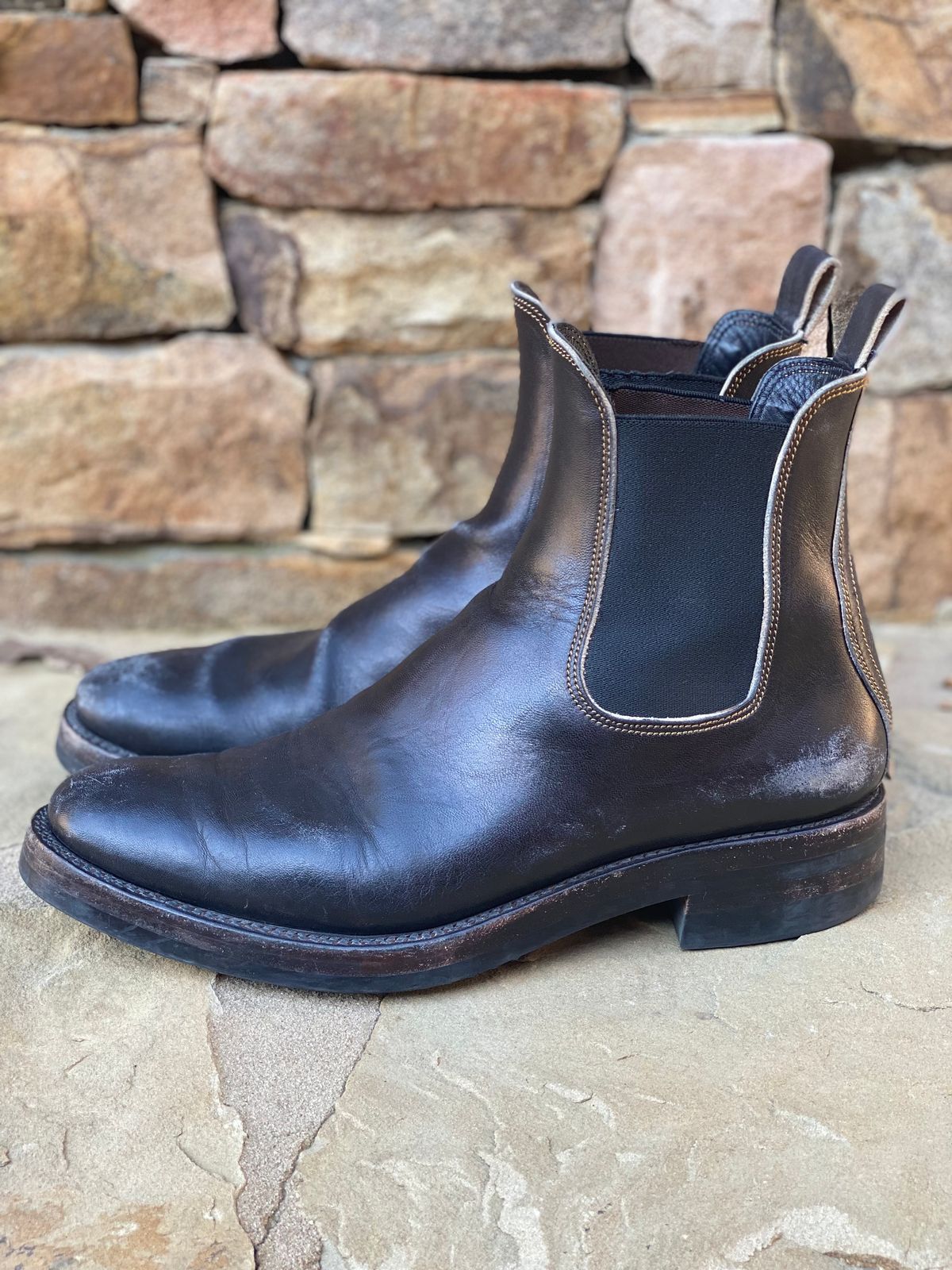 Photo by nathanjcreel on February 4, 2025 of the Fortis Boots Wholecut Chelsea in Maryam Horsebutt Grigio Light Natural Overdyed Black.