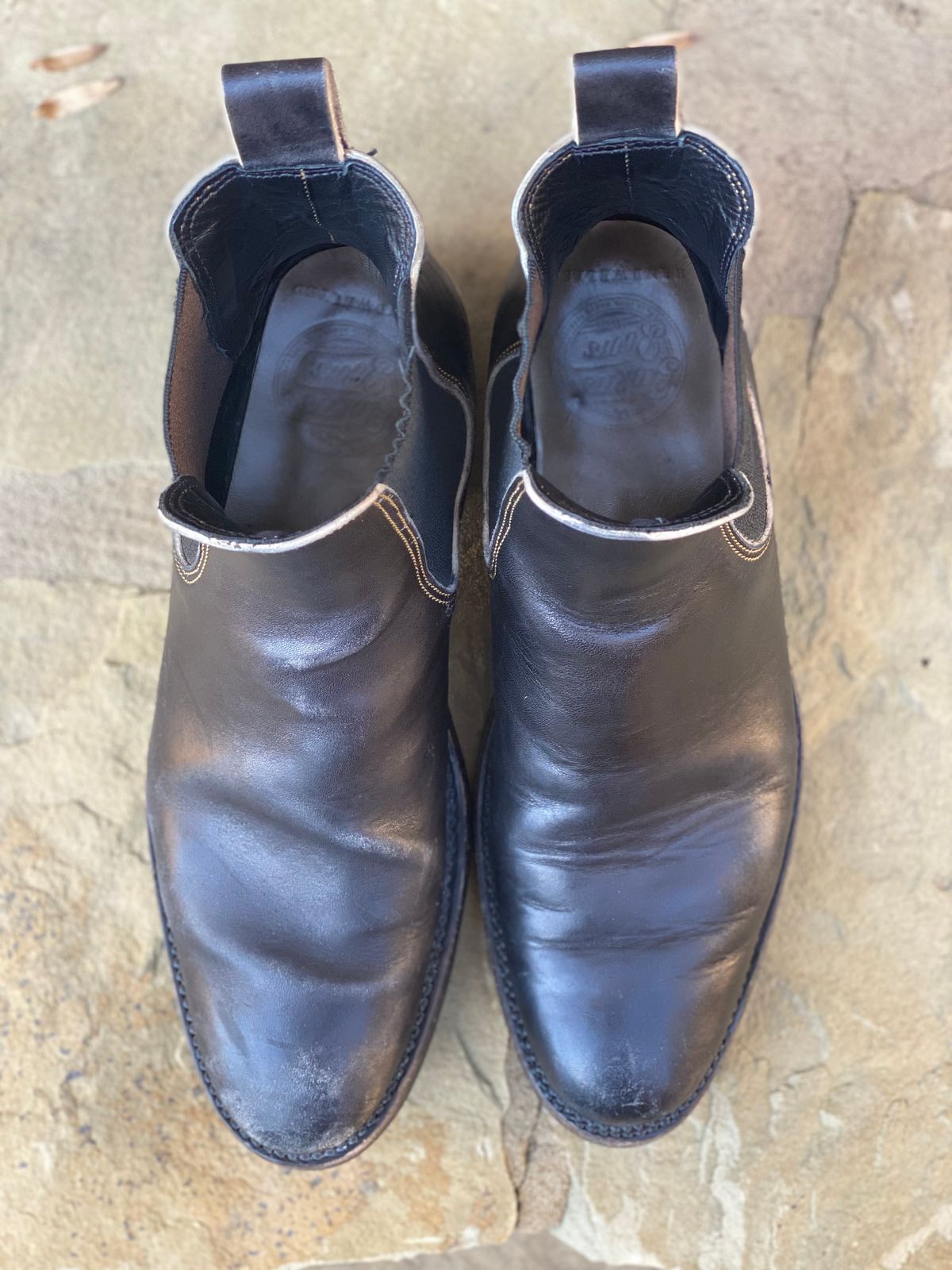 Photo by nathanjcreel on February 4, 2025 of the Fortis Boots Wholecut Chelsea in Maryam Horsebutt Grigio Light Natural Overdyed Black.