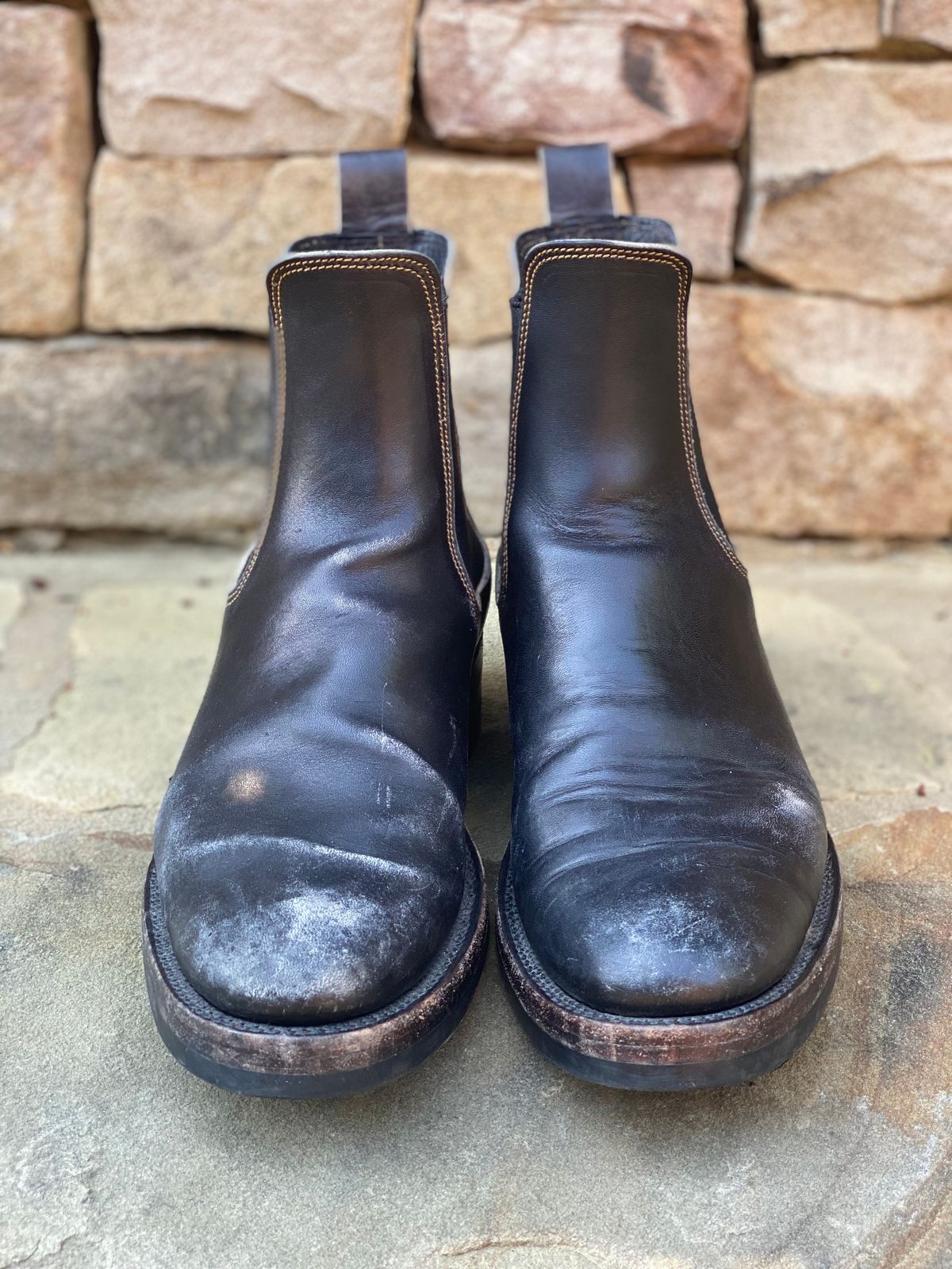 Photo by nathanjcreel on April 3, 2025 of the Fortis Boots Wholecut Chelsea in Maryam Horsebutt Grigio Light Natural Overdyed Black.