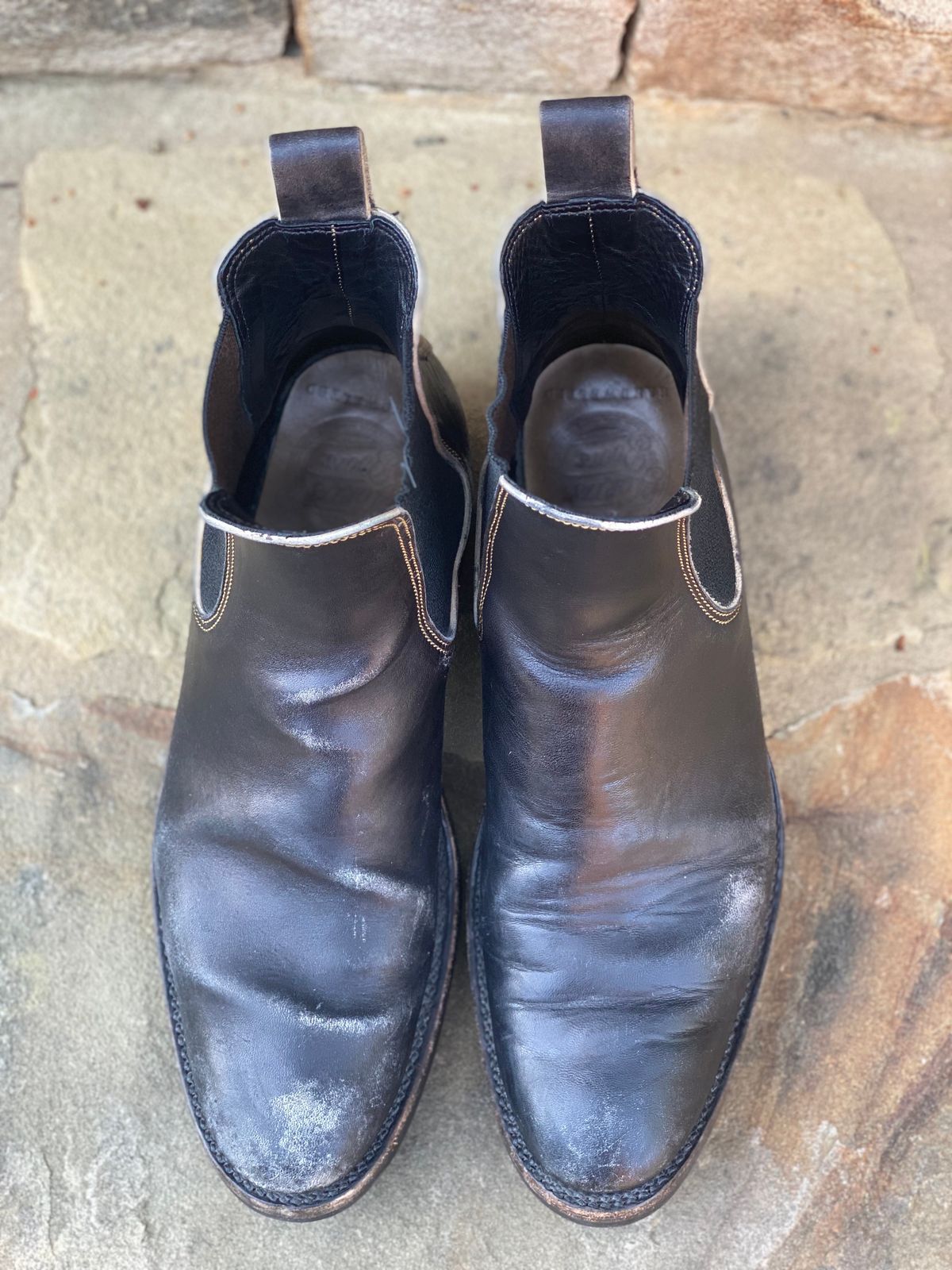 Photo by nathanjcreel on April 3, 2025 of the Fortis Boots Wholecut Chelsea in Maryam Horsebutt Grigio Light Natural Overdyed Black.
