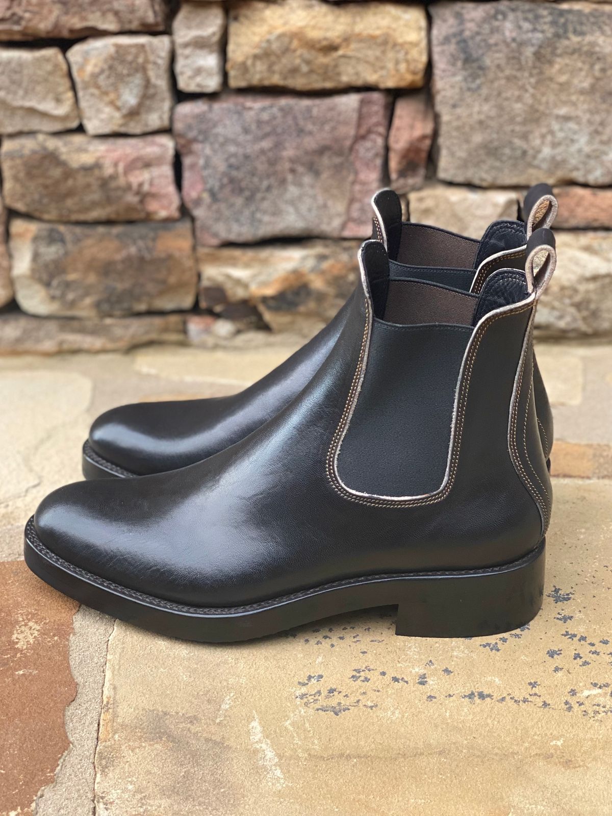 Photo by nathanjcreel on October 1, 2024 of the Fortis Boots Wholecut Chelsea in Maryam Horsebutt Grigio Light Natural Overdyed Black.