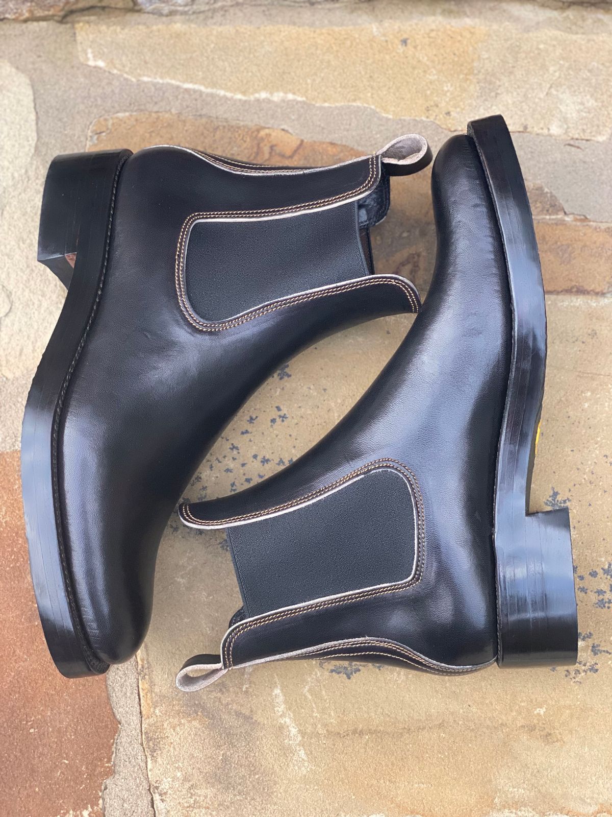 Photo by nathanjcreel on October 1, 2024 of the Fortis Boots Wholecut Chelsea in Maryam Horsebutt Grigio Light Natural Overdyed Black.