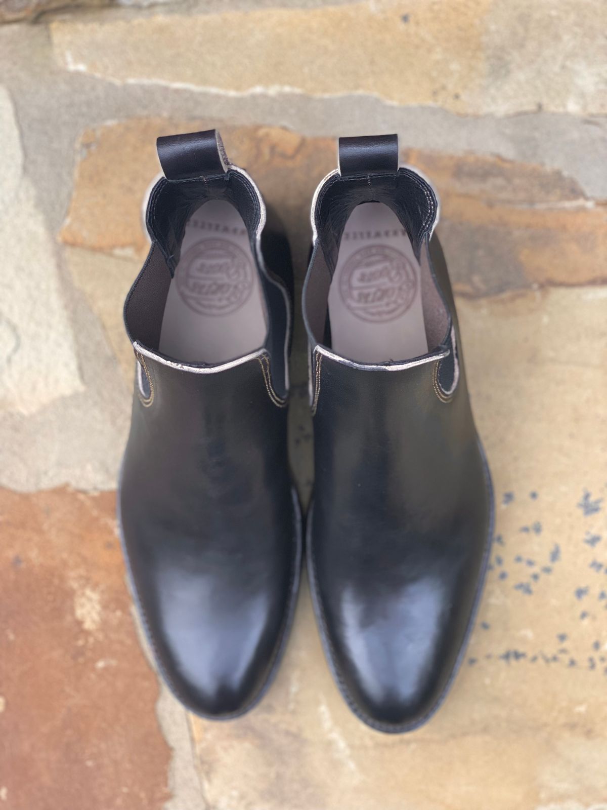 Photo by nathanjcreel on October 1, 2024 of the Fortis Boots Wholecut Chelsea in Maryam Horsebutt Grigio Light Natural Overdyed Black.