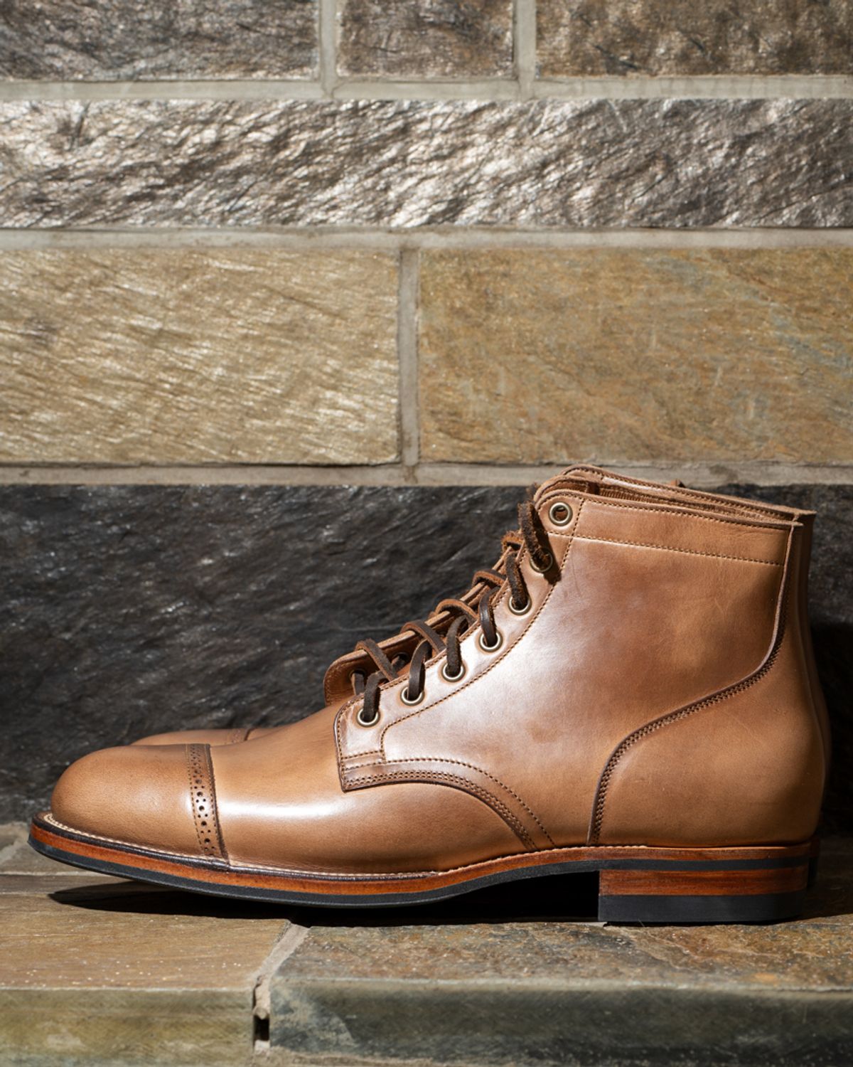 Photo by heritage_by_niels on October 1, 2023 of the Viberg Service Boot BCT in Horween Natural Chromexcel.