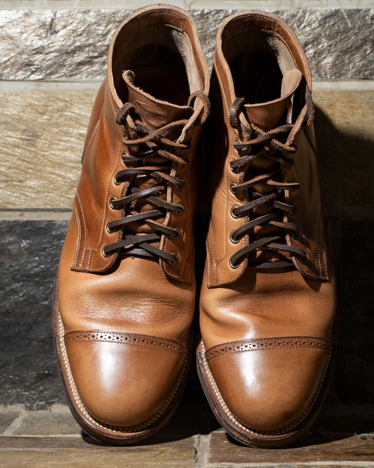 Photo by heritage_by_niels on November 1, 2023 of the Viberg Service Boot BCT in Horween Natural Chromexcel.