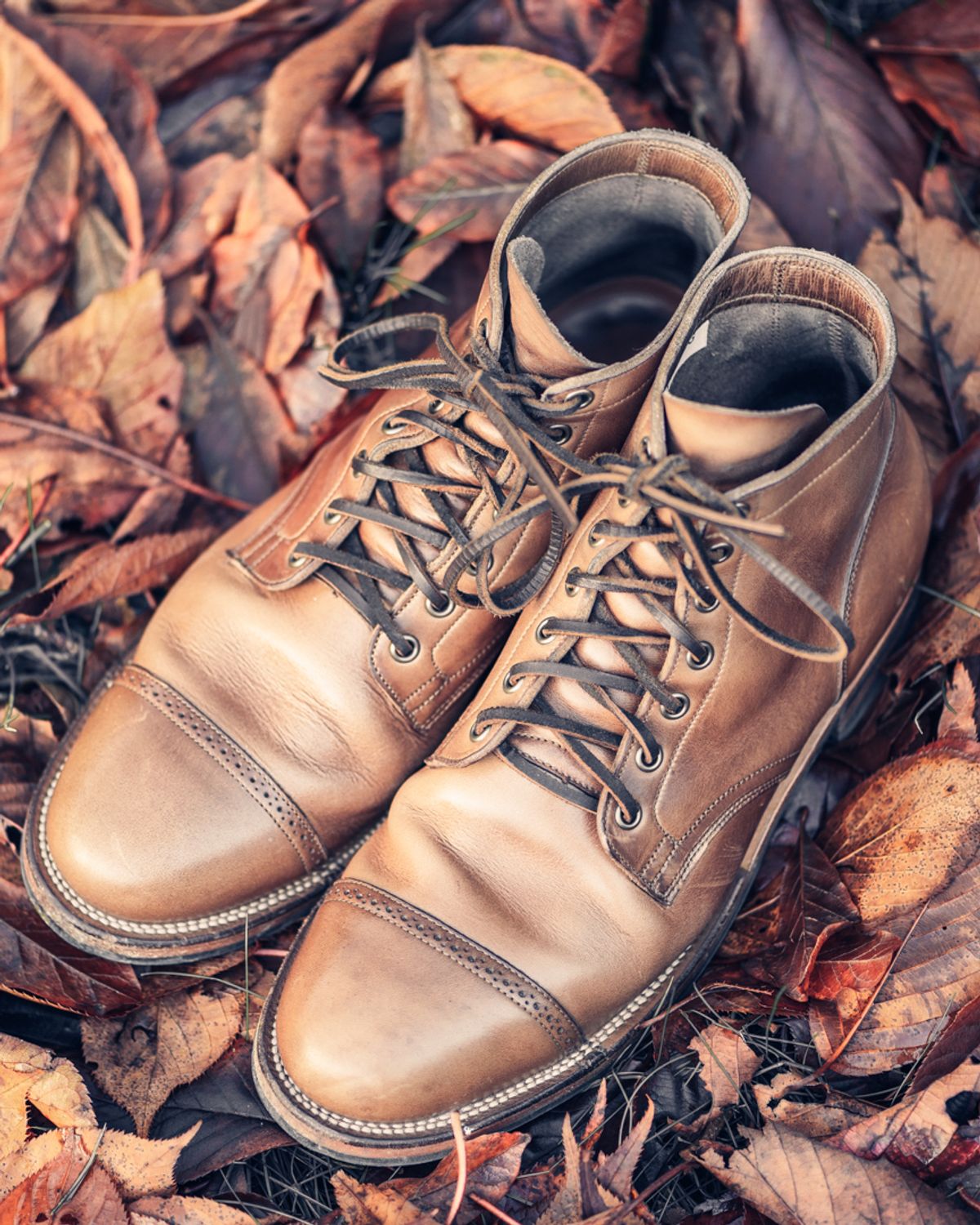 Photo by heritage_by_niels on December 2, 2023 of the Viberg Service Boot BCT in Horween Natural Chromexcel.