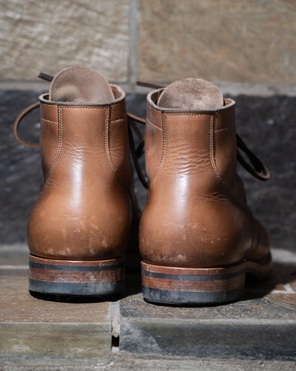 Photo by heritage_by_niels on December 2, 2023 of the Viberg Service Boot BCT in Horween Natural Chromexcel.