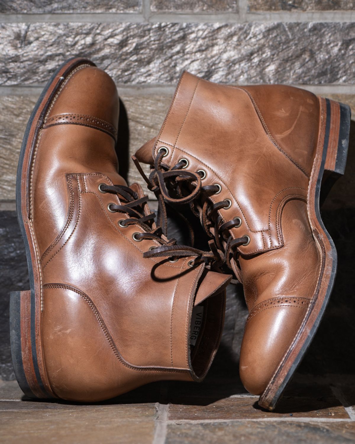 Photo by heritage_by_niels on December 2, 2023 of the Viberg Service Boot BCT in Horween Natural Chromexcel.