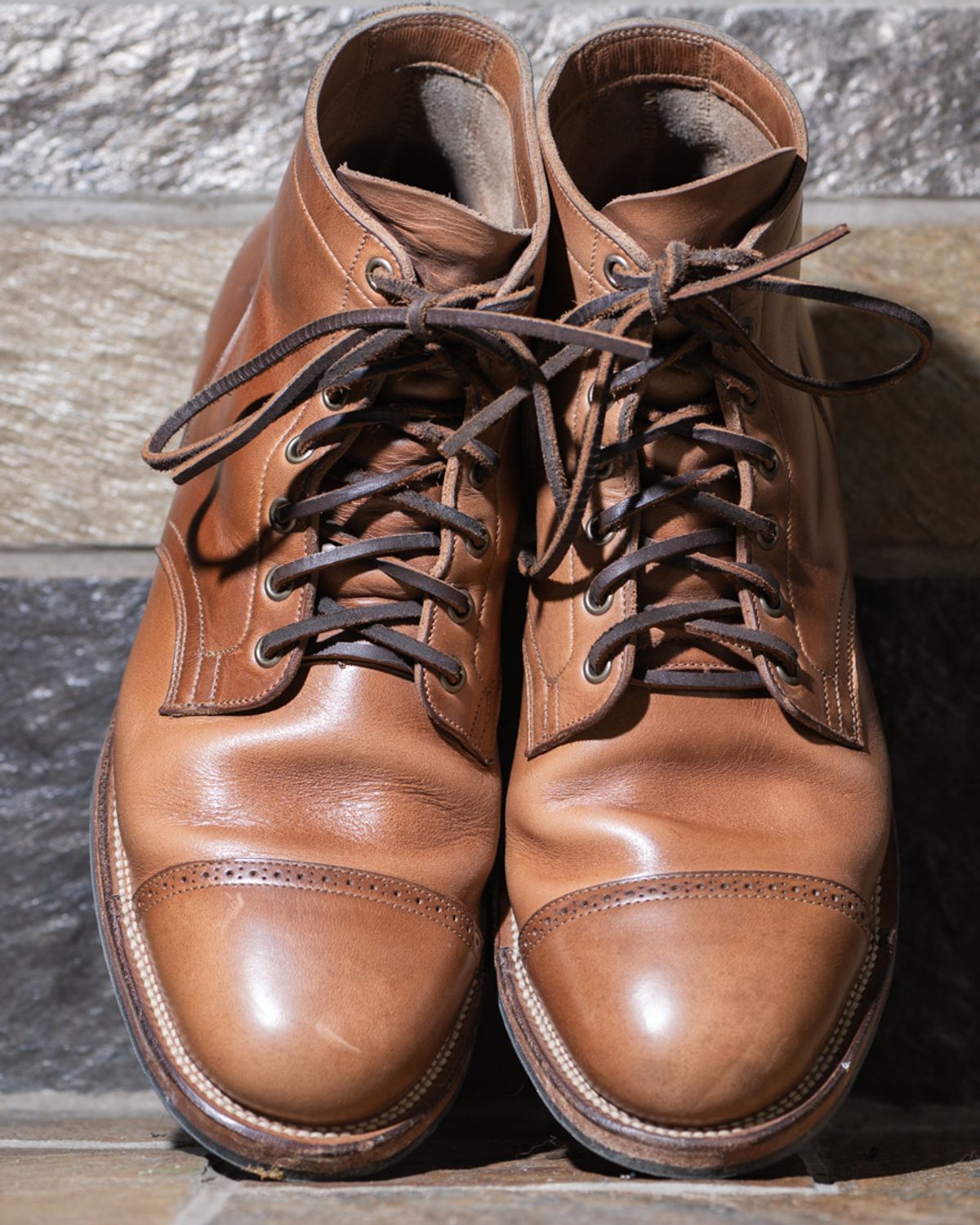 Photo by heritage_by_niels on December 2, 2023 of the Viberg Service Boot BCT in Horween Natural Chromexcel.