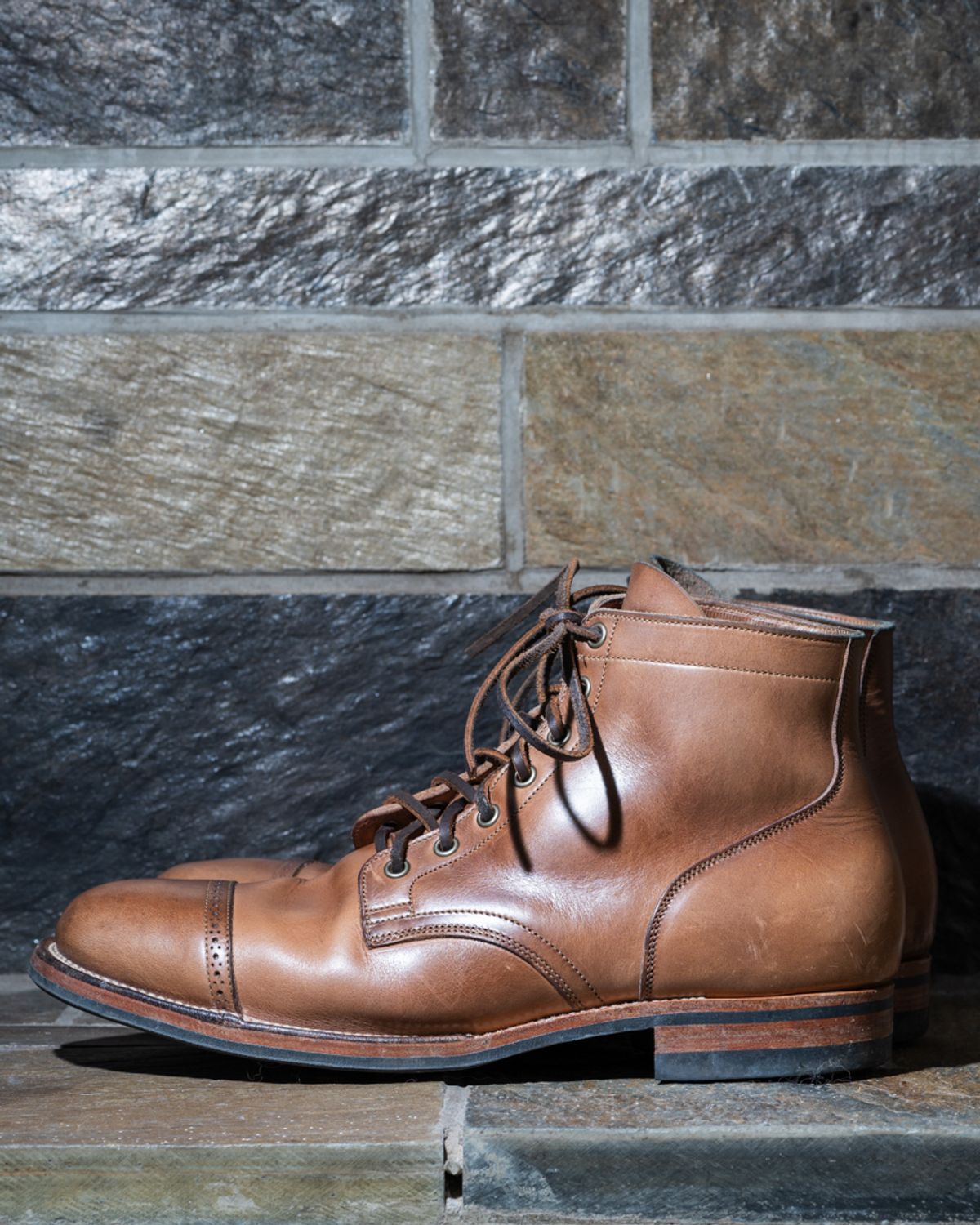 Photo by heritage_by_niels on January 3, 2024 of the Viberg Service Boot BCT in Horween Natural Chromexcel.