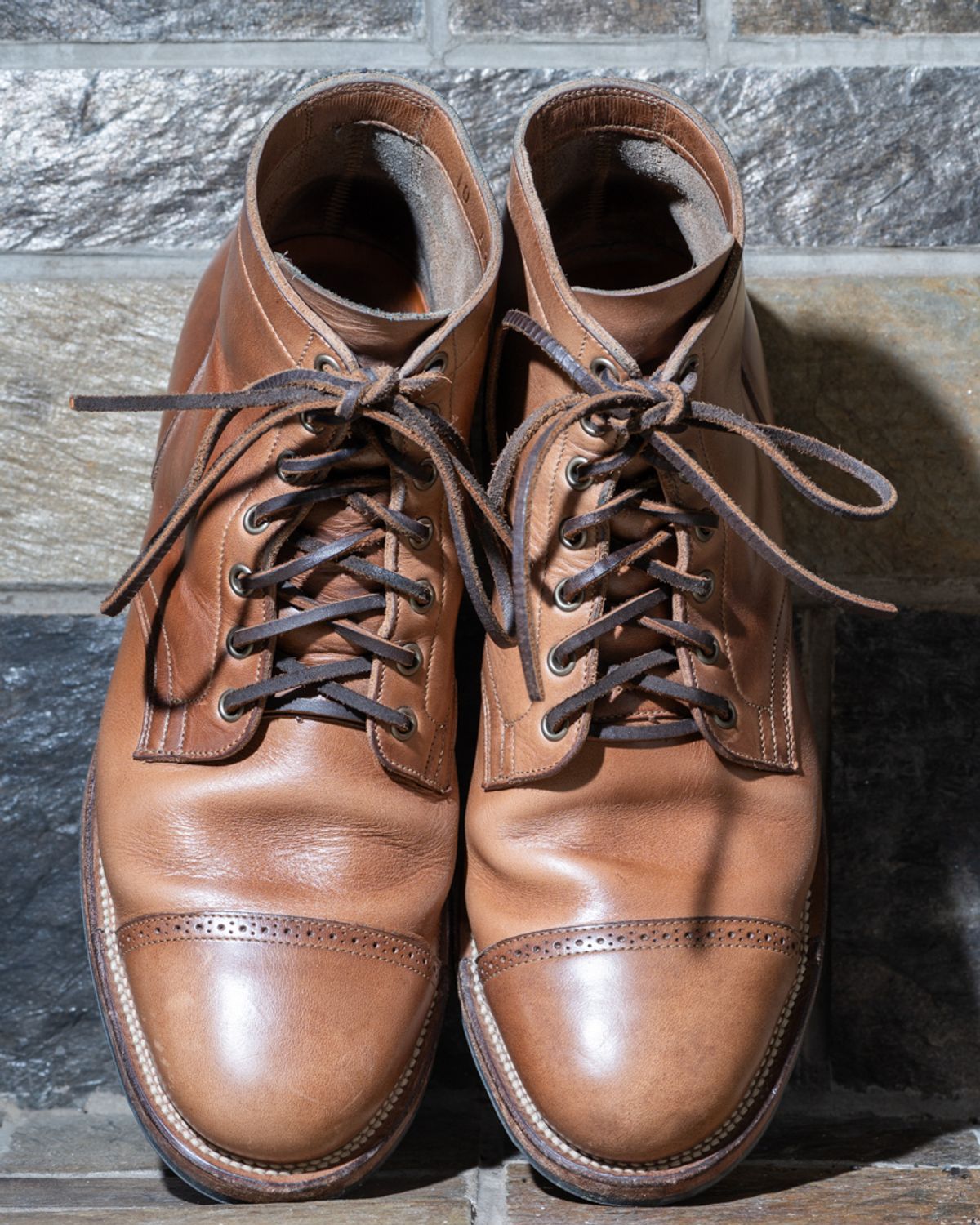 Photo by heritage_by_niels on January 3, 2024 of the Viberg Service Boot BCT in Horween Natural Chromexcel.