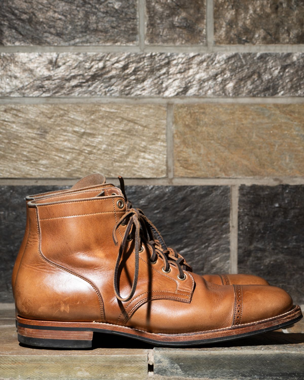 Photo by heritage_by_niels on February 4, 2024 of the Viberg Service Boot BCT in Horween Natural Chromexcel.