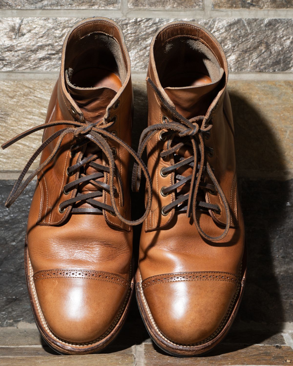 Photo by heritage_by_niels on February 4, 2024 of the Viberg Service Boot BCT in Horween Natural Chromexcel.