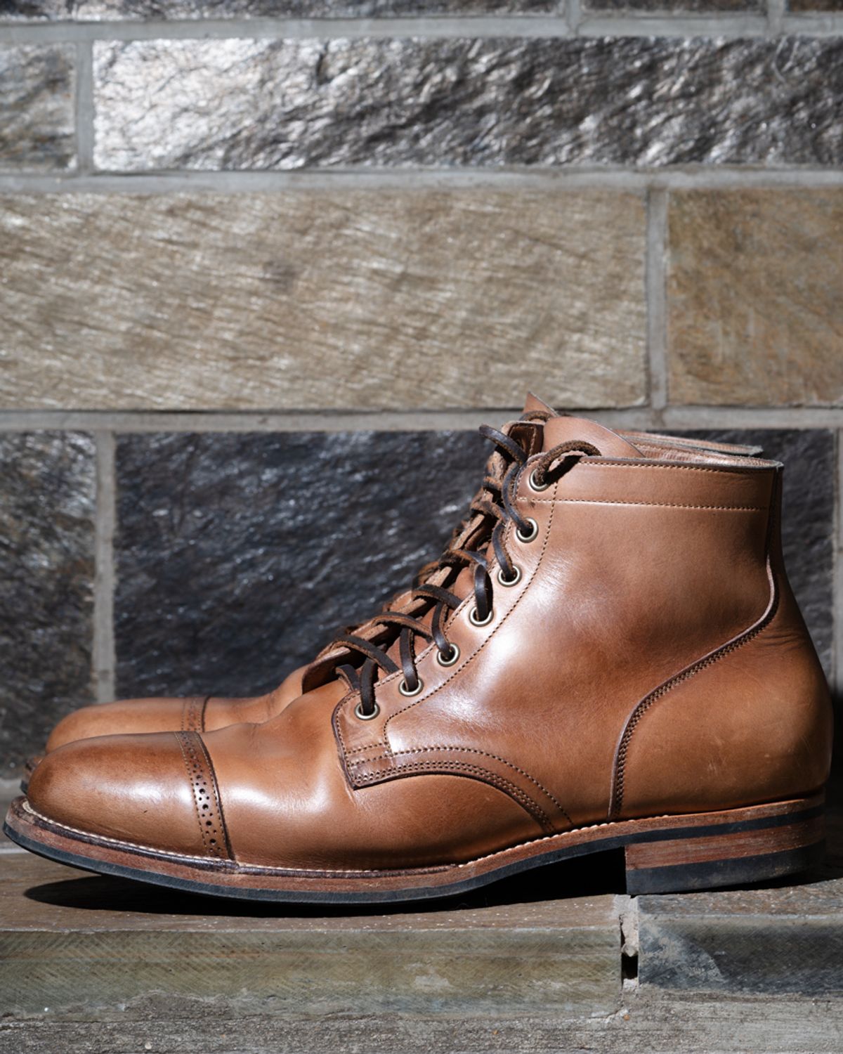 Photo by heritage_by_niels on March 3, 2024 of the Viberg Service Boot BCT in Horween Natural Chromexcel.