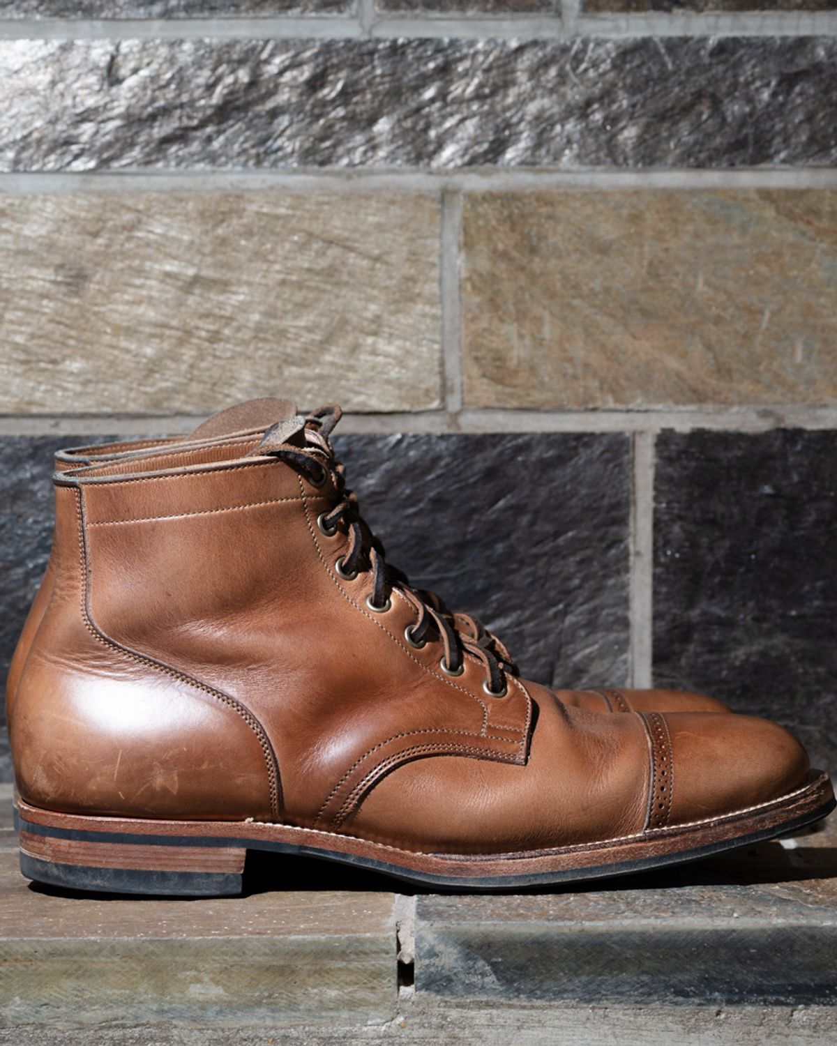 Photo by heritage_by_niels on March 3, 2024 of the Viberg Service Boot BCT in Horween Natural Chromexcel.