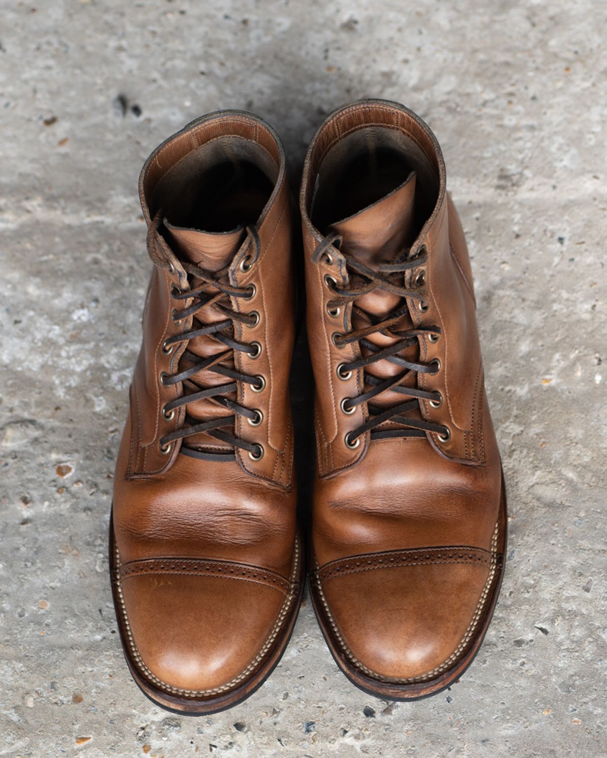 Photo by heritage_by_niels on April 3, 2024 of the Viberg Service Boot BCT in Horween Natural Chromexcel.