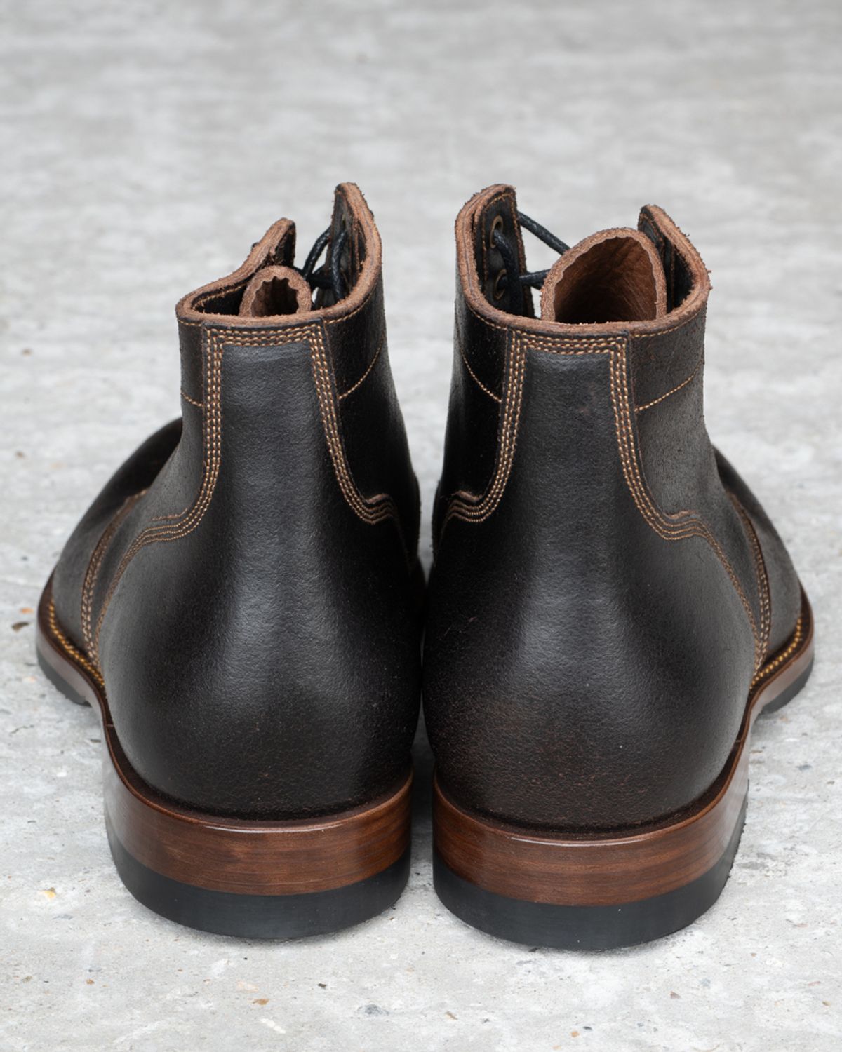 Photo by heritage_by_niels on October 1, 2024 of the Onderhoud SVC01 Boondocker in Horween Java Waxed Flesh.