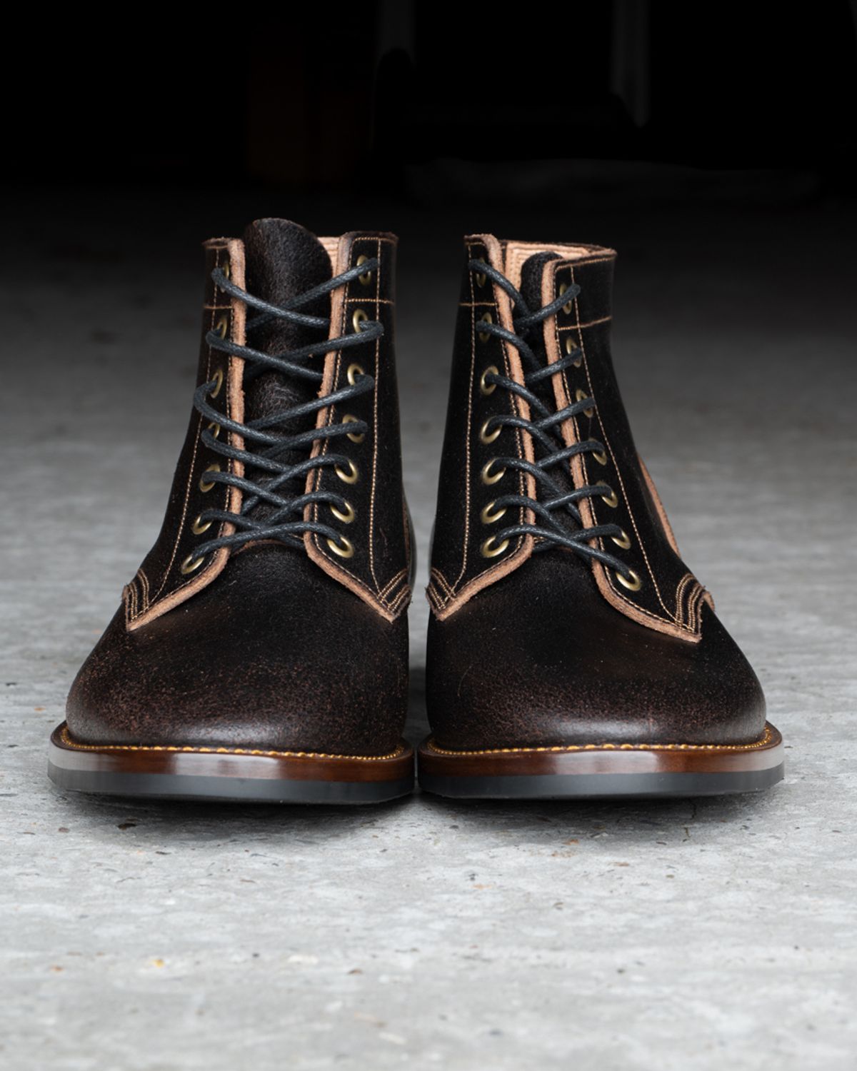 Photo by heritage_by_niels on October 1, 2024 of the Onderhoud SVC01 Boondocker in Horween Java Waxed Flesh.