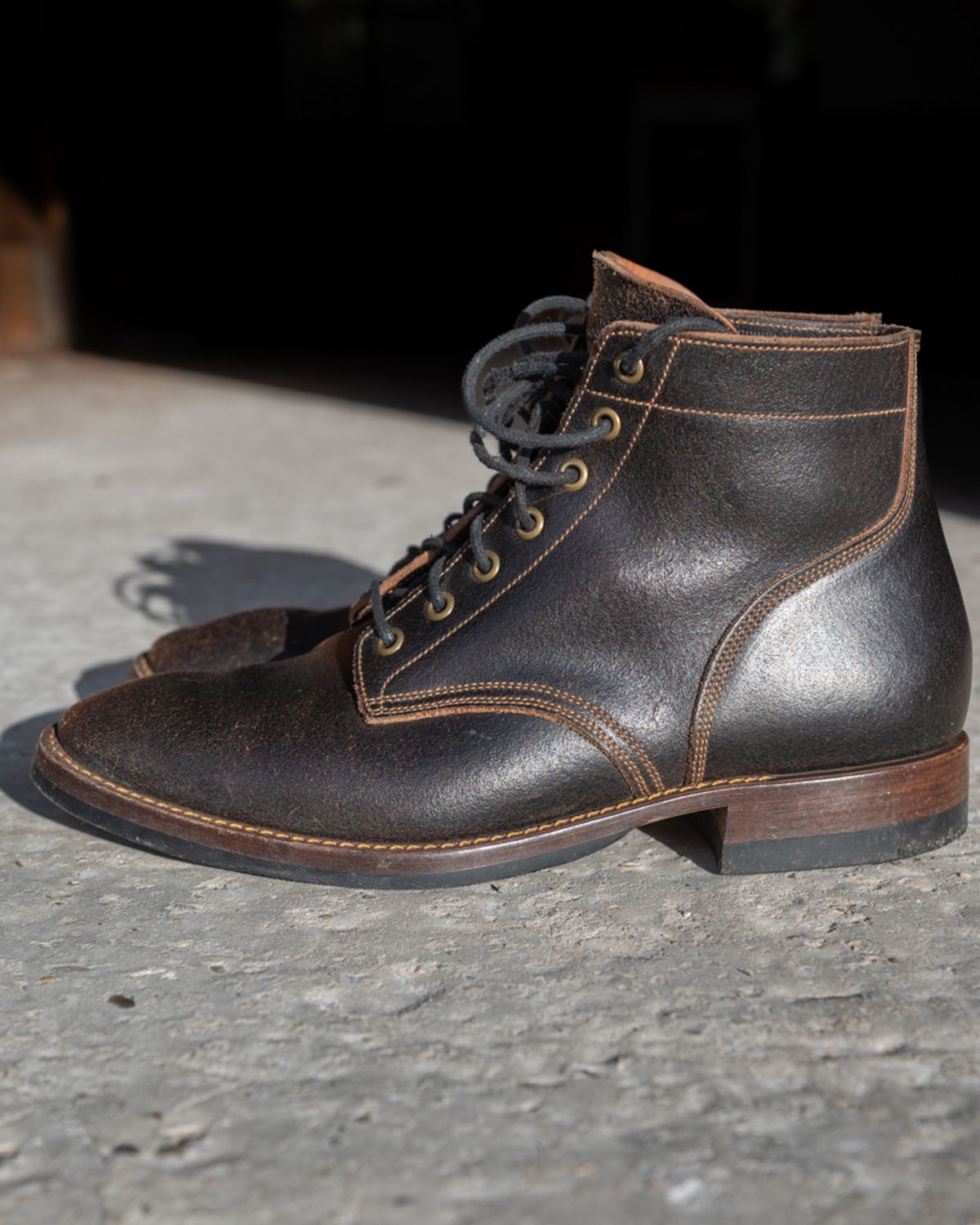 Photo by heritage_by_niels on December 2, 2024 of the Onderhoud SVC01 Boondocker in Horween Java Waxed Flesh.