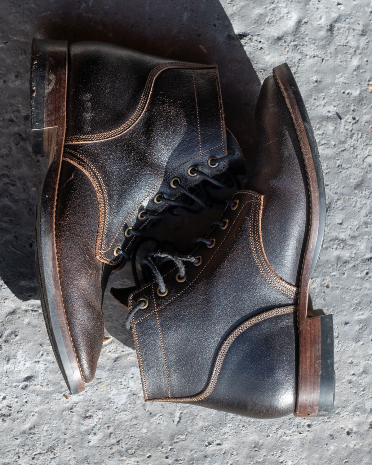 Photo by heritage_by_niels on December 2, 2024 of the Onderhoud SVC01 Boondocker in Horween Java Waxed Flesh.