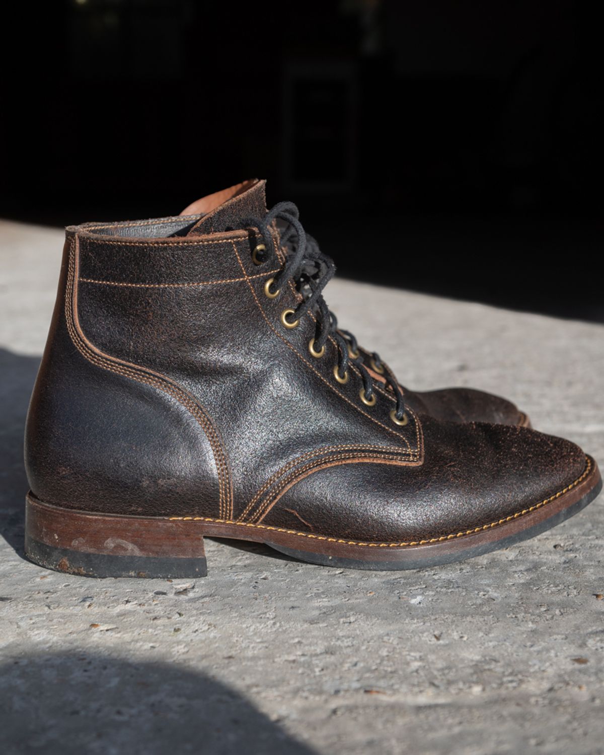 Photo by heritage_by_niels on December 2, 2024 of the Onderhoud SVC01 Boondocker in Horween Java Waxed Flesh.