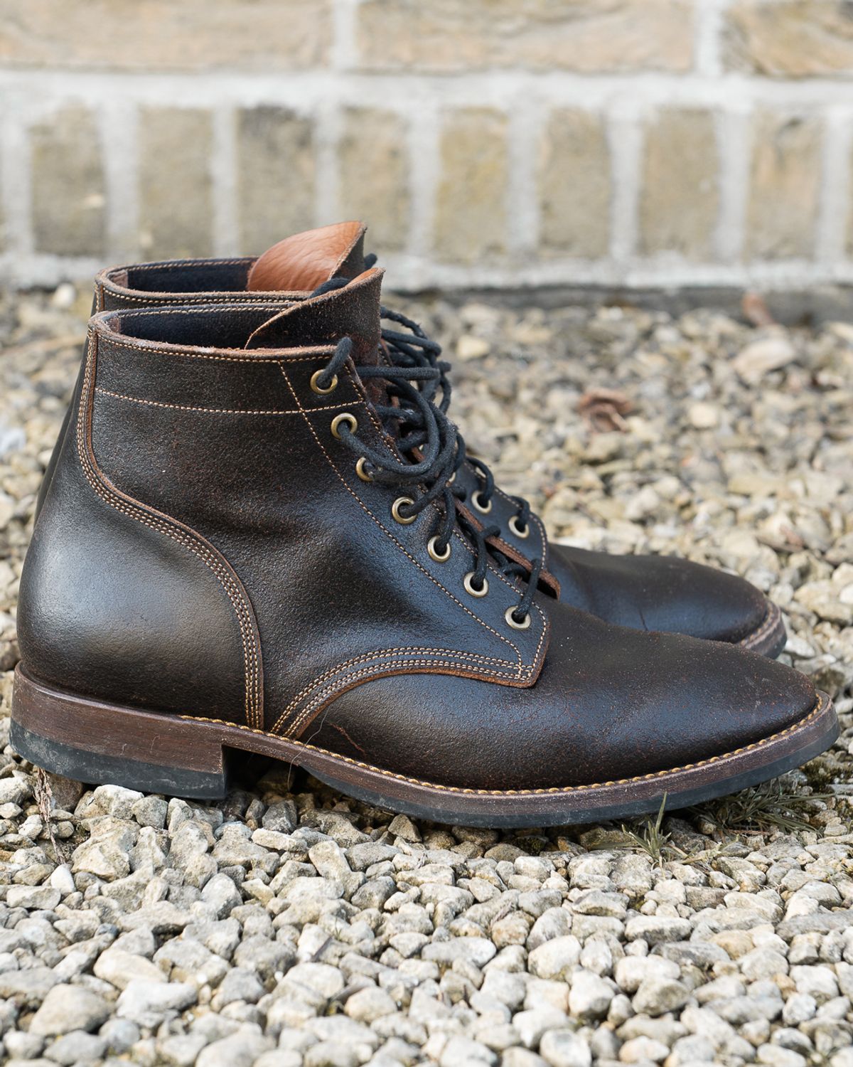 Photo by heritage_by_niels on March 3, 2025 of the Onderhoud SVC01 Boondocker in Horween Java Waxed Flesh.