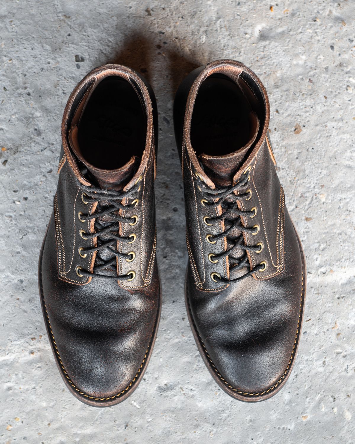 Photo by heritage_by_niels on April 2, 2025 of the Onderhoud SVC01 Boondocker in Horween Java Waxed Flesh.
