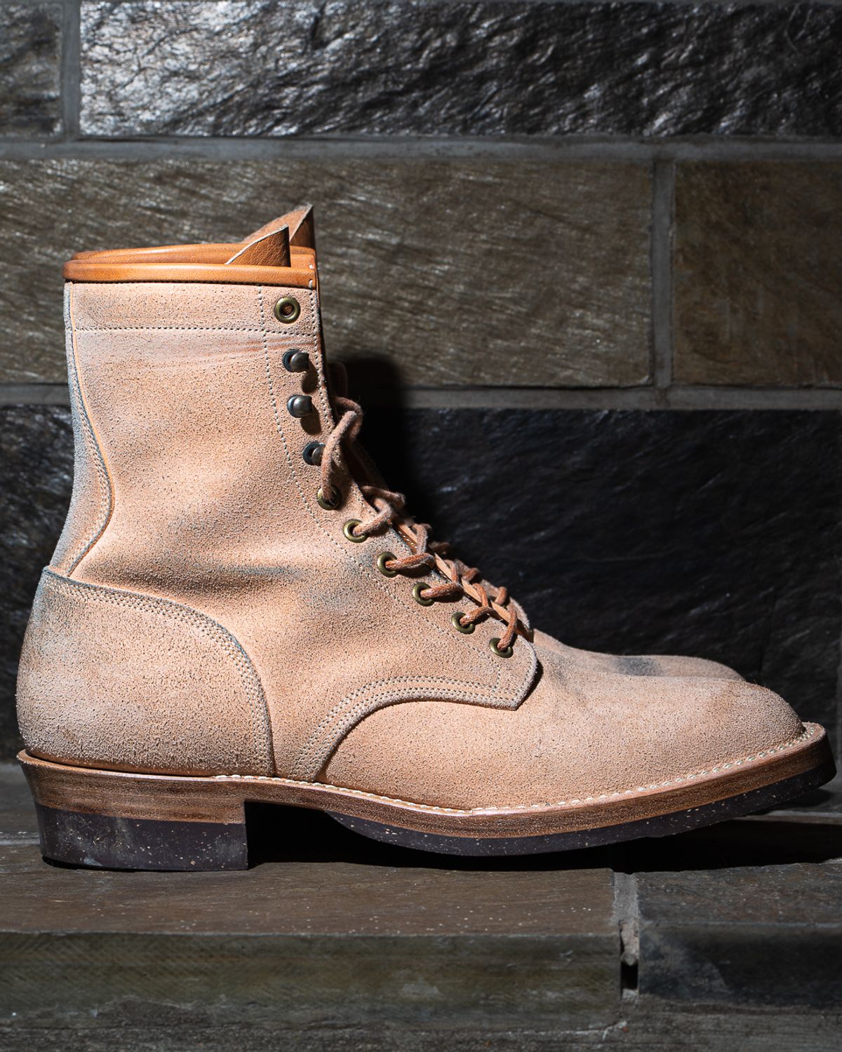 Photo by heritage_by_niels on December 1, 2025 of the Onderhoud SVC02 Packer Boot in Maryam Natural Horsebutt Roughout.