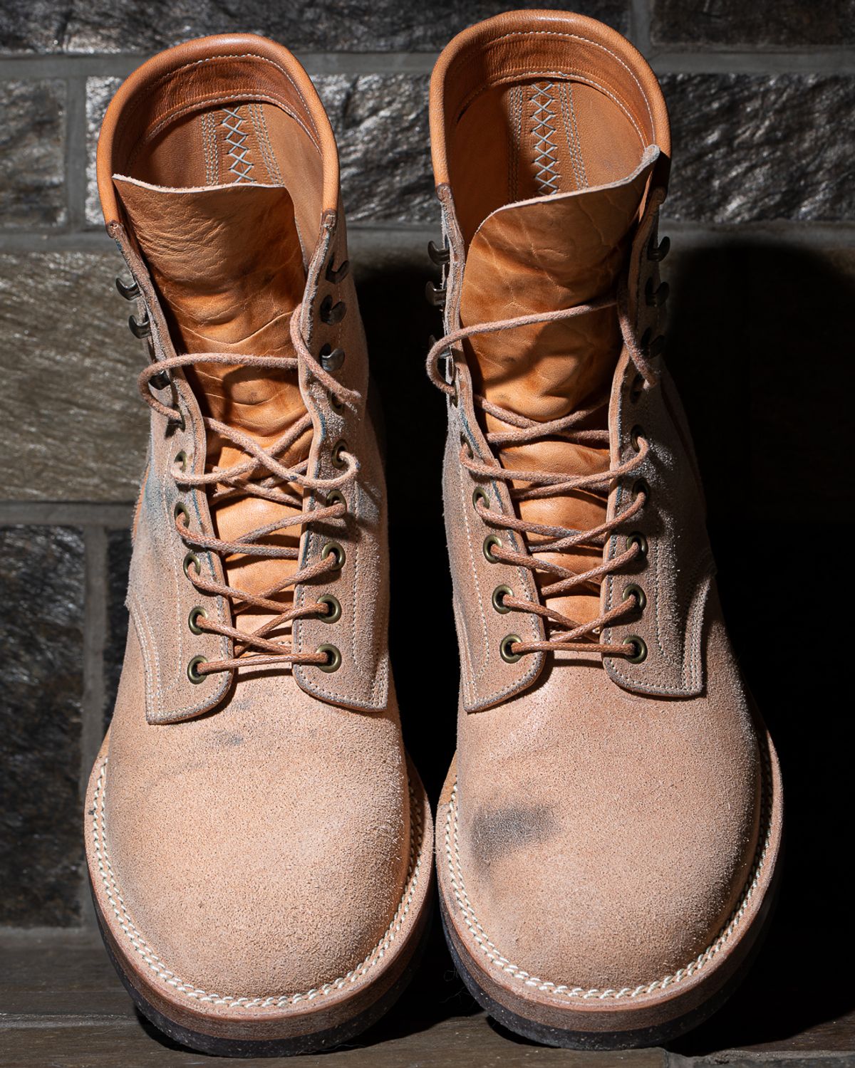 Photo by heritage_by_niels on December 1, 2025 of the Onderhoud SVC02 Packer Boot in Maryam Natural Horsebutt Roughout.