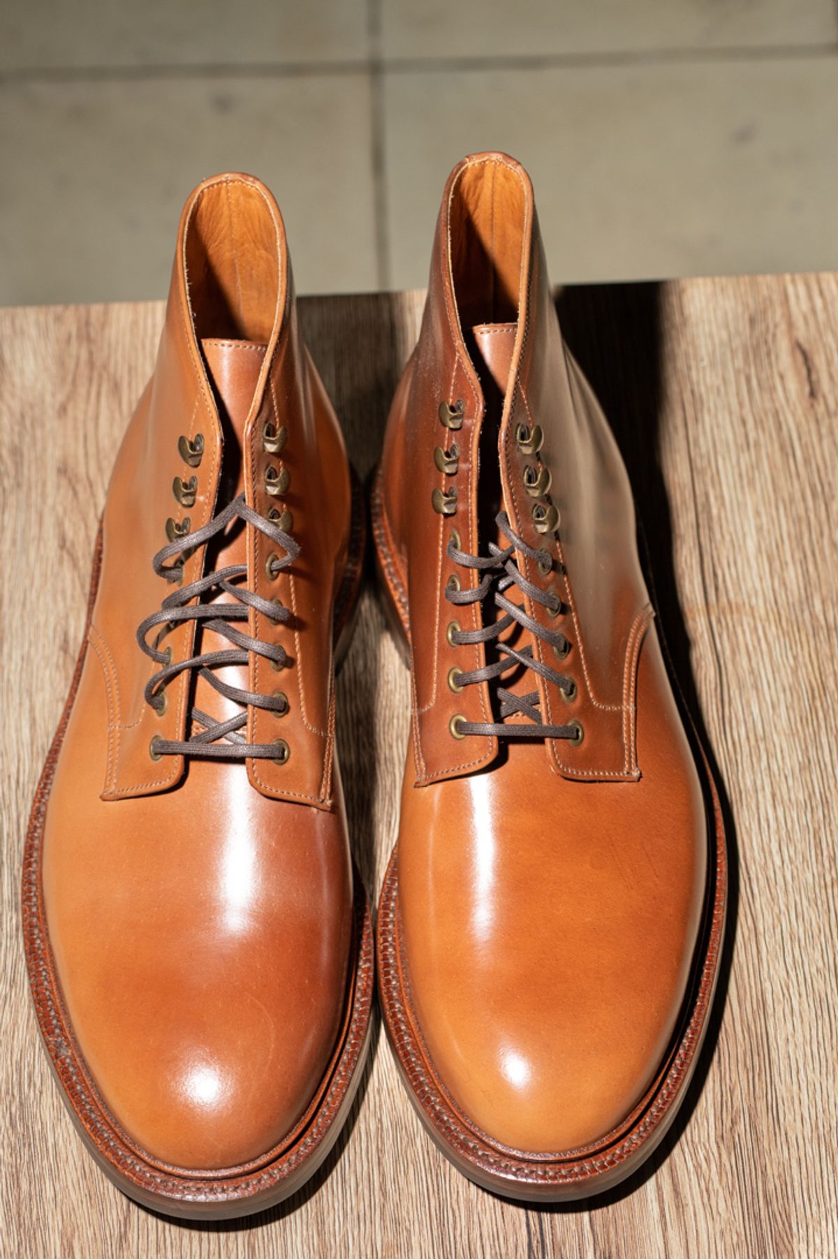 Photo by heritage_by_niels on October 1, 2022 of the Grant Stone Edward Boot in Horween Honey Glazed Shell Cordovan.